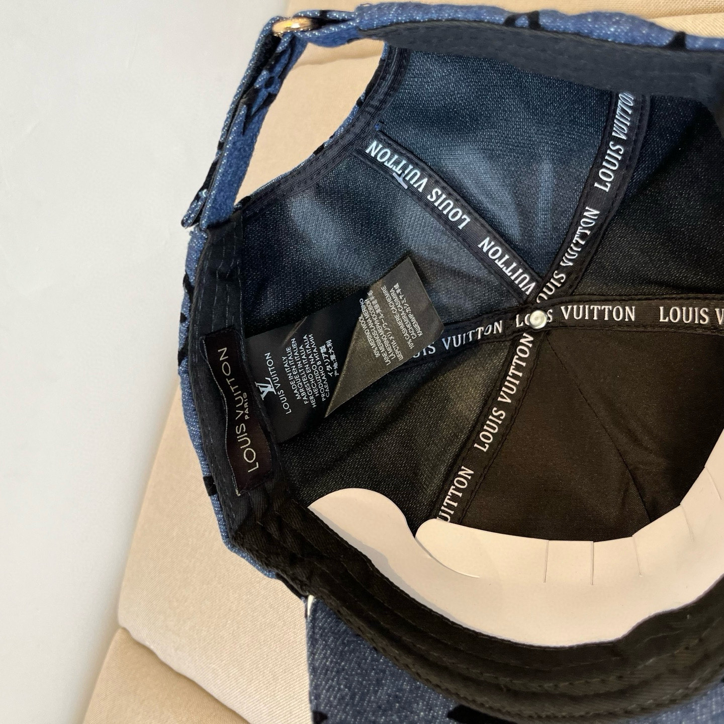 🧢路易威登棒球帽 LouisVuitton😍新款LV棒球帽，重工打造♥️高端大气，百搭款🤗男女通用！跑量