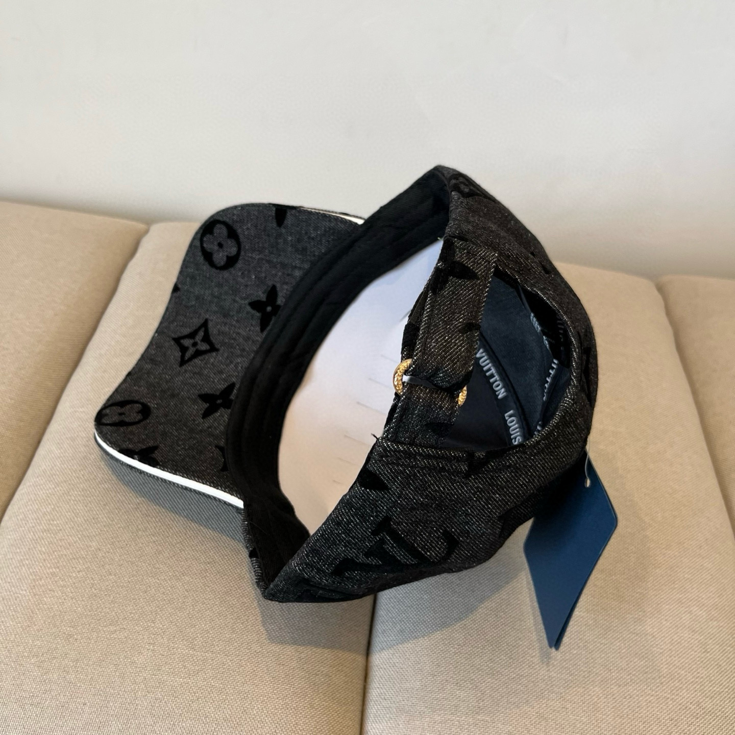 🧢路易威登棒球帽 LouisVuitton😍新款LV棒球帽，重工打造♥️高端大气，百搭款🤗男女通用！跑量