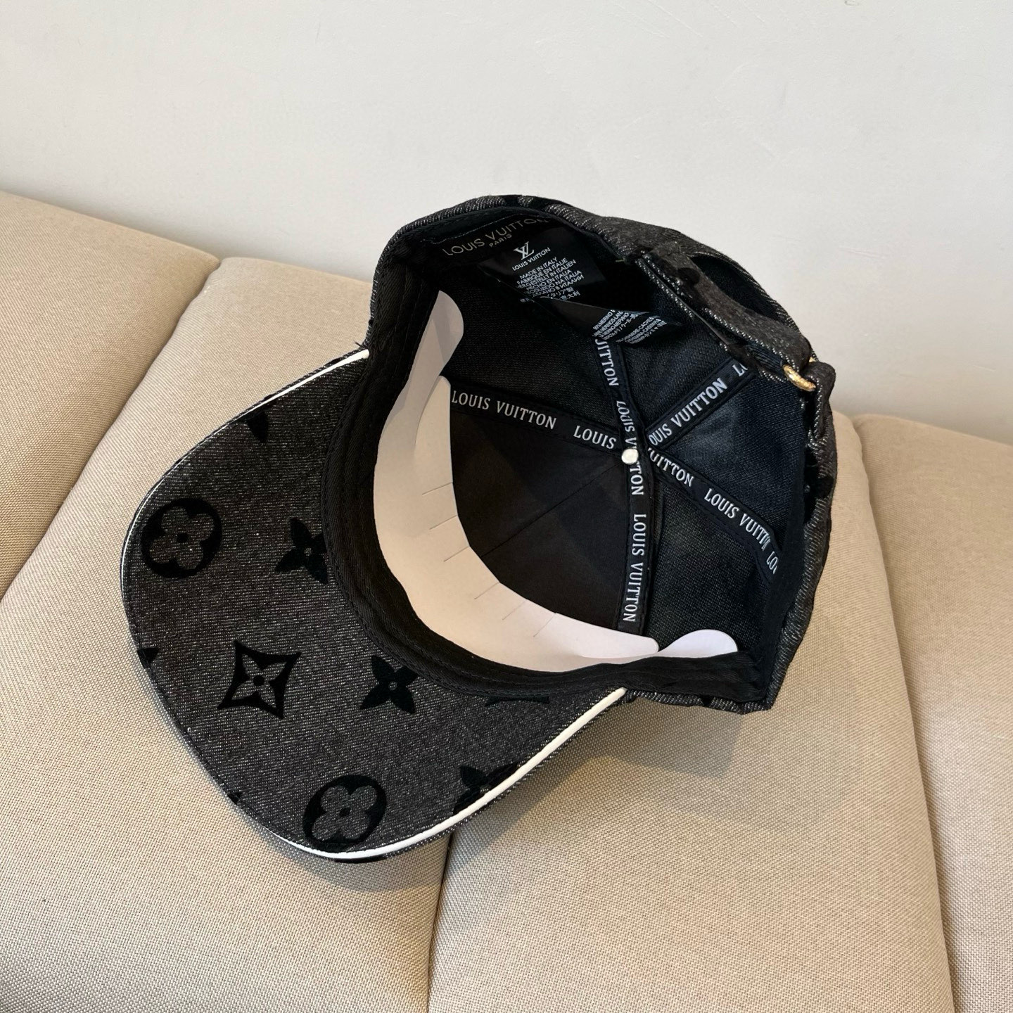 🧢路易威登棒球帽 LouisVuitton😍新款LV棒球帽，重工打造♥️高端大气，百搭款🤗男女通用！跑量