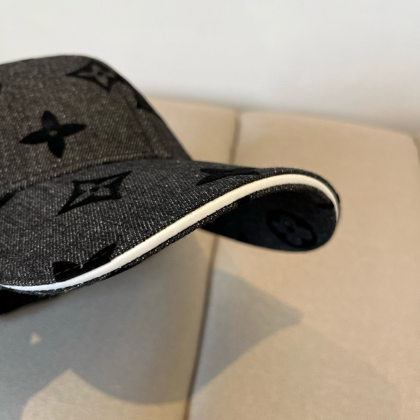 🧢路易威登棒球帽 LouisVuitton😍新款LV棒球帽，重工打造♥️高端大气，百搭款🤗男女通用！跑量