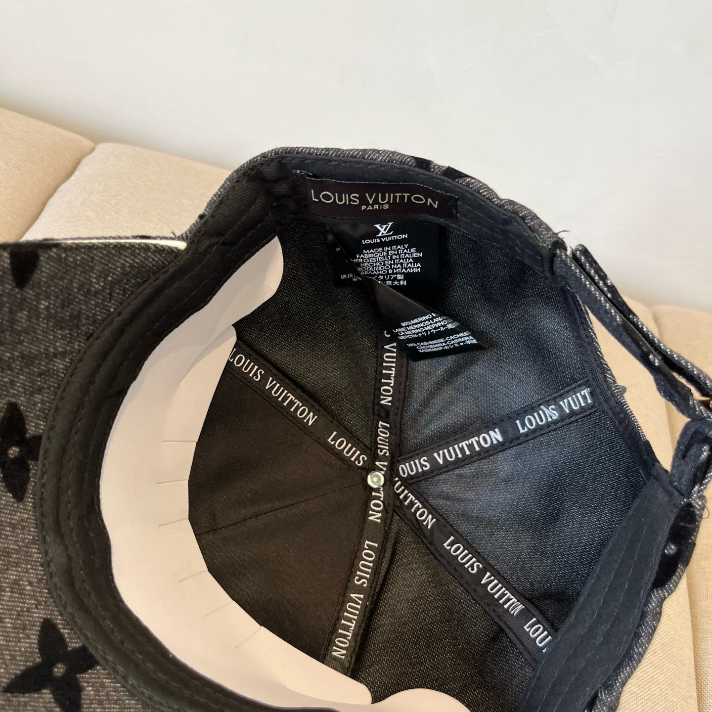 🧢路易威登棒球帽 LouisVuitton😍新款LV棒球帽，重工打造♥️高端大气，百搭款🤗男女通用！跑量