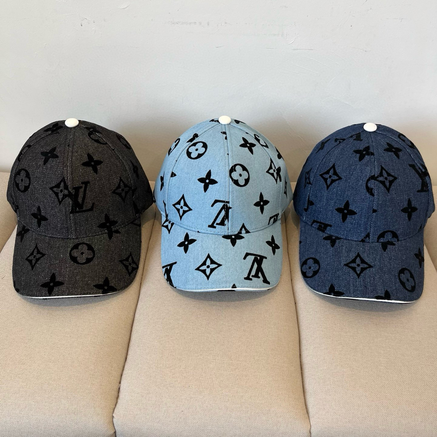 🧢路易威登棒球帽 LouisVuitton😍新款LV棒球帽，重工打造♥️高端大气，百搭款🤗男女通用！跑量
