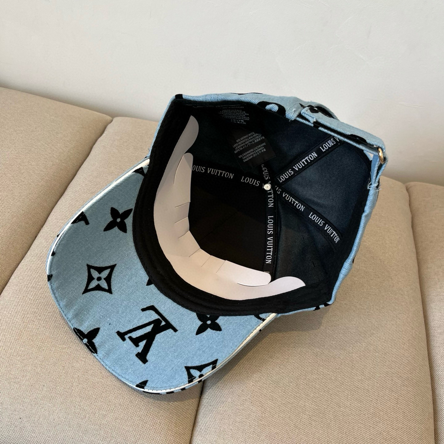 🧢路易威登棒球帽 LouisVuitton😍新款LV棒球帽，重工打造♥️高端大气，百搭款🤗男女通用！跑量