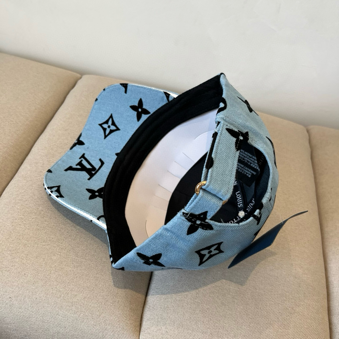 🧢路易威登棒球帽 LouisVuitton😍新款LV棒球帽，重工打造♥️高端大气，百搭款🤗男女通用！跑量