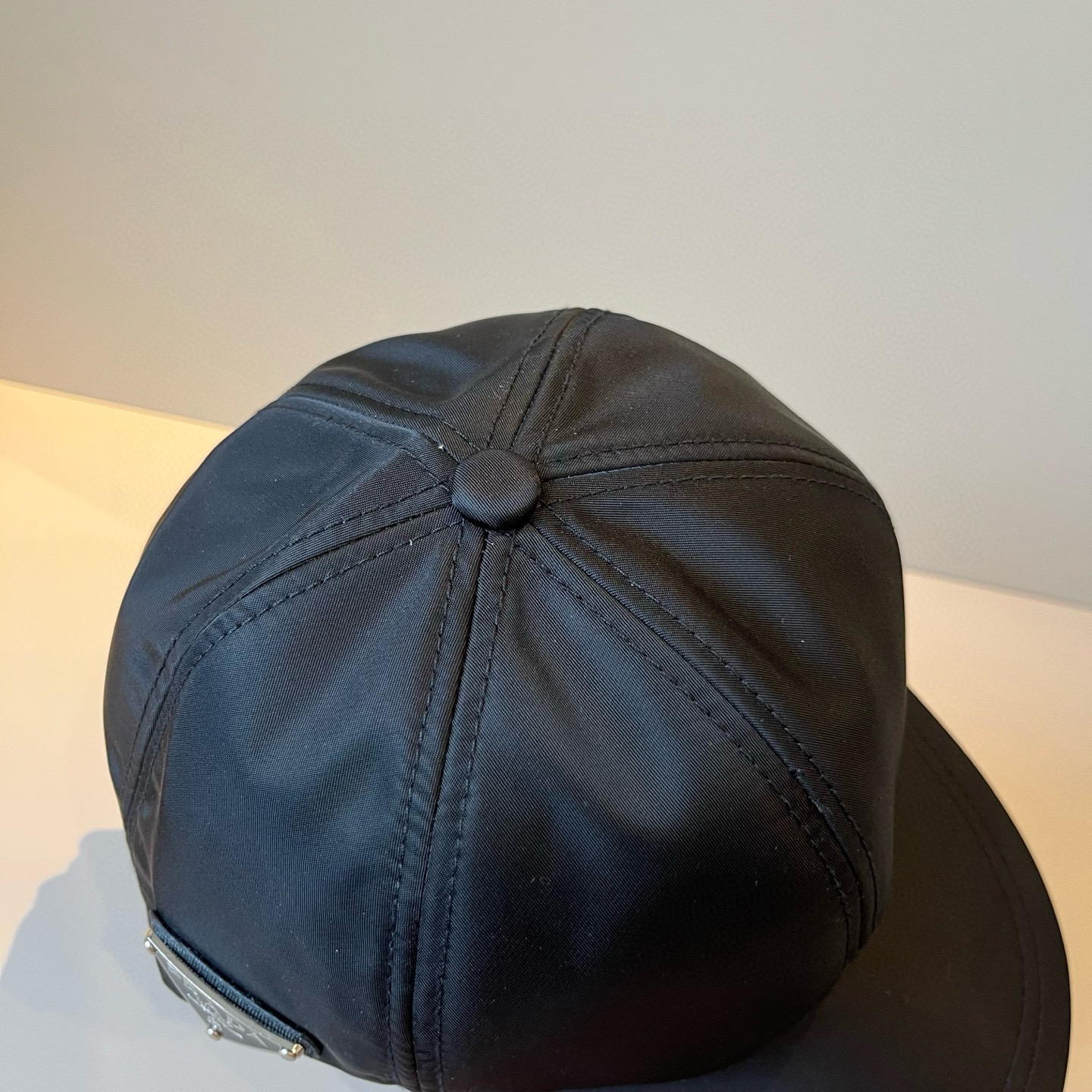 
普拉达 PRADA 新品经典棒球帽 代购版本！时尚潮流，高端做工！非一般的品质，细节看实拍哦