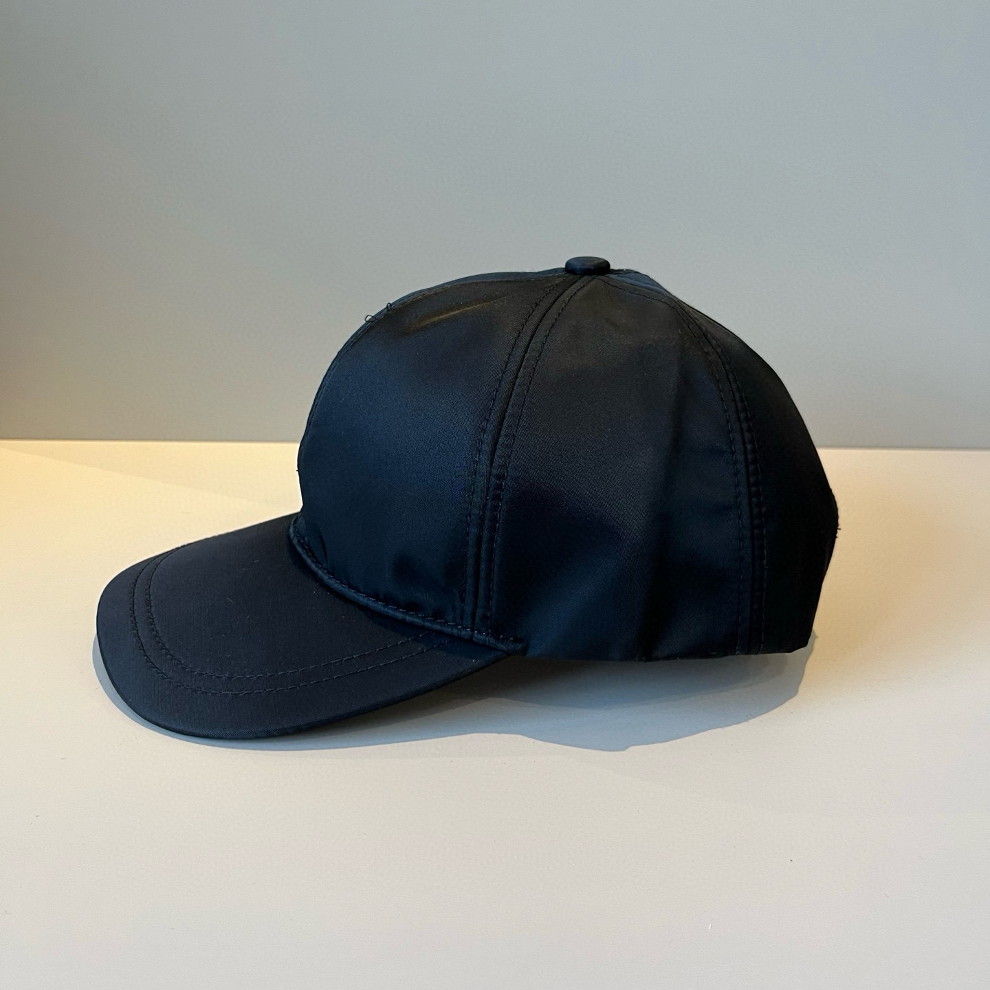 
普拉达 PRADA 新品经典棒球帽 代购版本！时尚潮流，高端做工！非一般的品质，细节看实拍哦