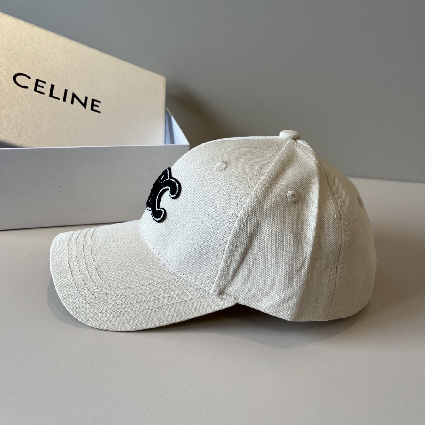 【CELINE赛琳】新款经典休闲潮流款 棒球帽🧢日韩风格，随便搭配都超好看！出门旅游，绝对要入手的一款