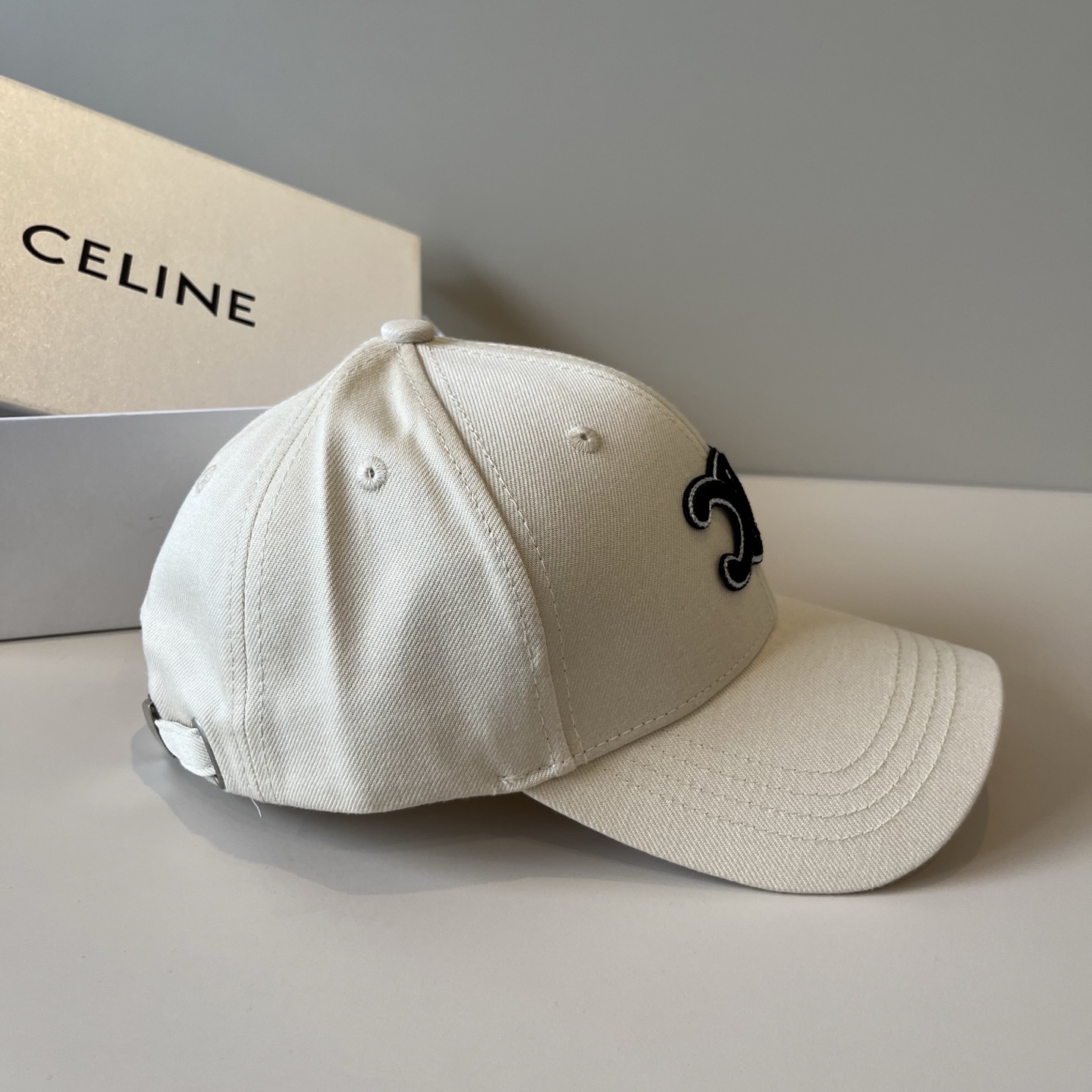 【CELINE赛琳】新款经典休闲潮流款 棒球帽🧢日韩风格，随便搭配都超好看！出门旅游，绝对要入手的一款