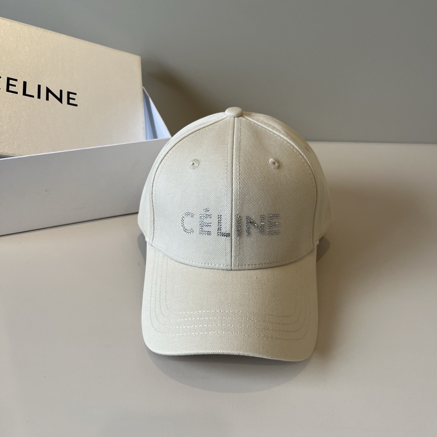 【CELINE赛琳】新款经典休闲潮流款 棒球帽🧢日韩风格，随便搭配都超好看！出门旅游，绝对要入手的一款
