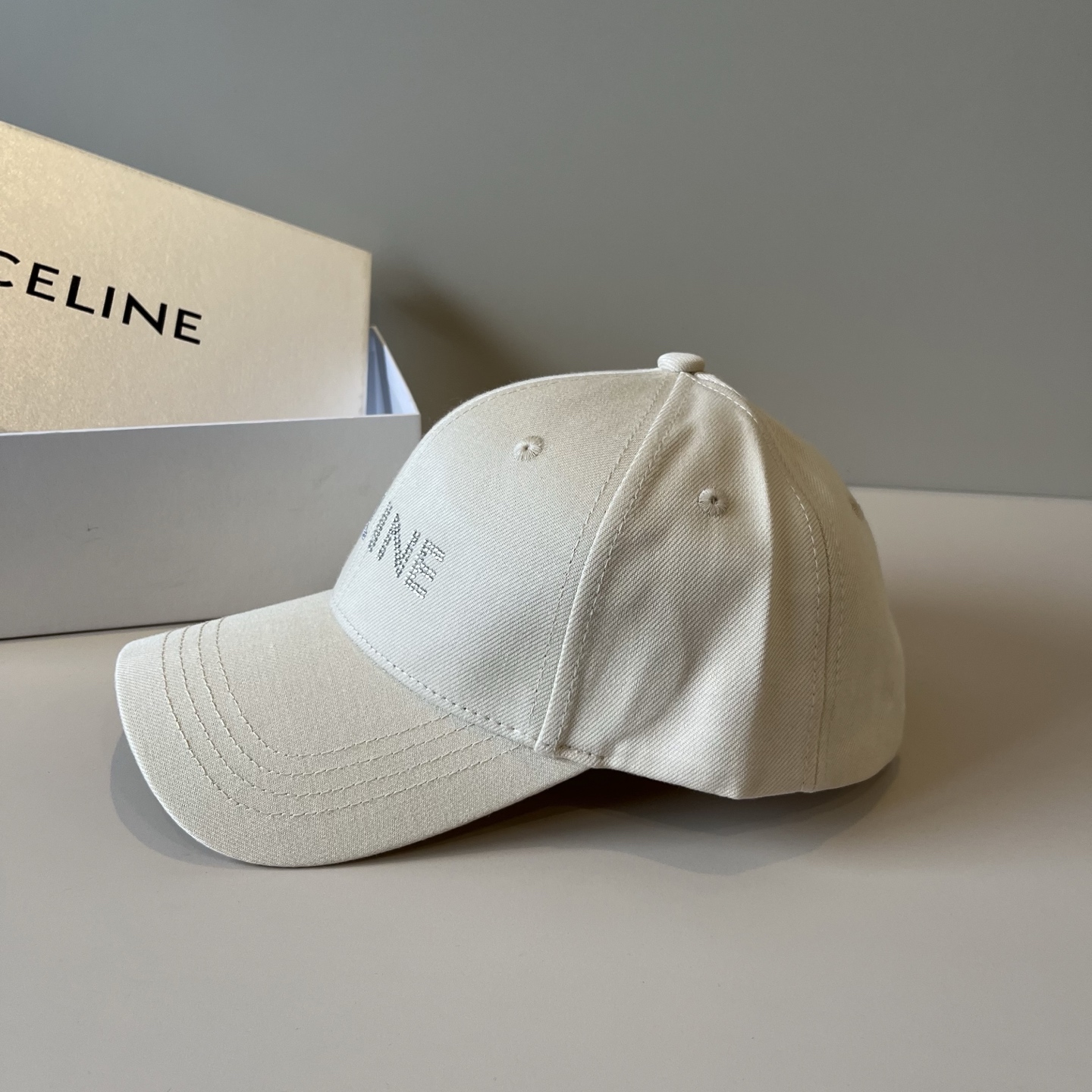 【CELINE赛琳】新款经典休闲潮流款 棒球帽🧢日韩风格，随便搭配都超好看！出门旅游，绝对要入手的一款