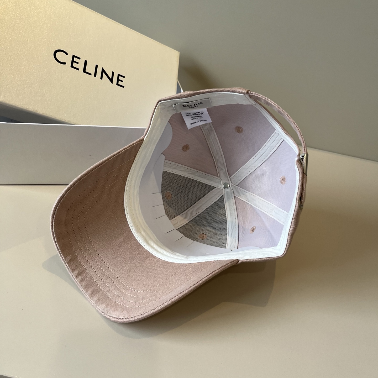 【CELINE赛琳】新款经典休闲潮流款 棒球帽🧢日韩风格，随便搭配都超好看！出门旅游，绝对要入手的一款