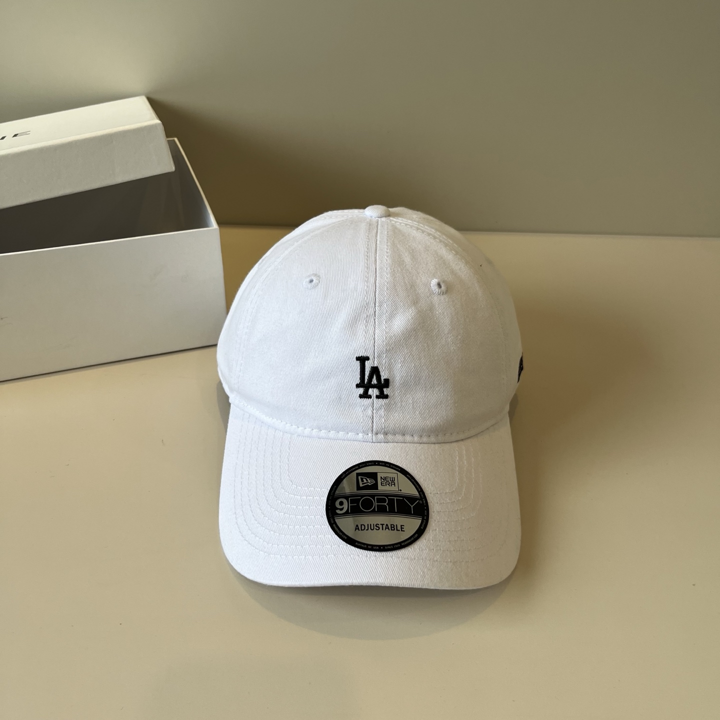 
韩国正品MLB棒球帽。最新最火的帽子就在这👏👏最新款LA棒球帽刺绣男女情侣款鸭舌帽❗最新款，经典La小