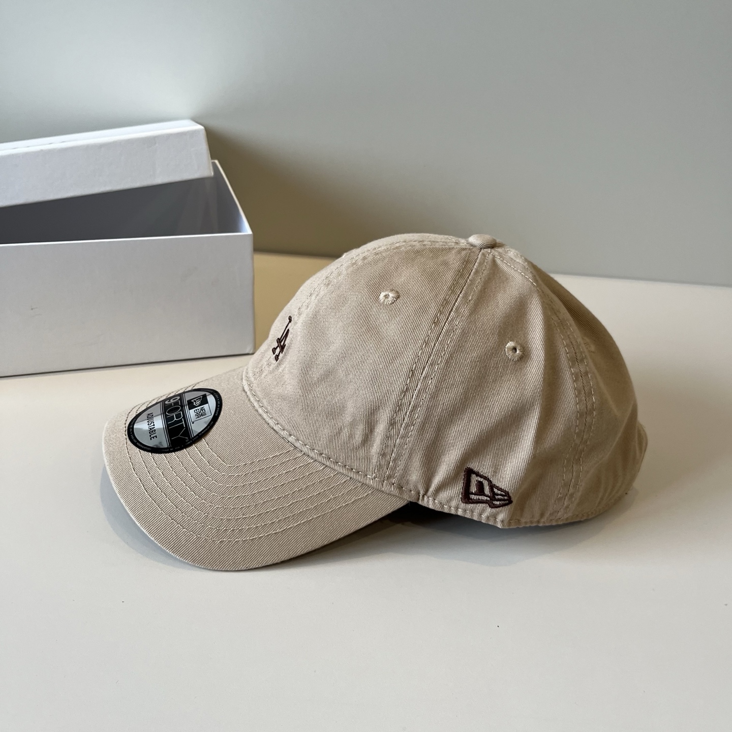 
韩国正品MLB棒球帽。最新最火的帽子就在这👏👏最新款LA棒球帽刺绣男女情侣款鸭舌帽❗最新款，经典La小