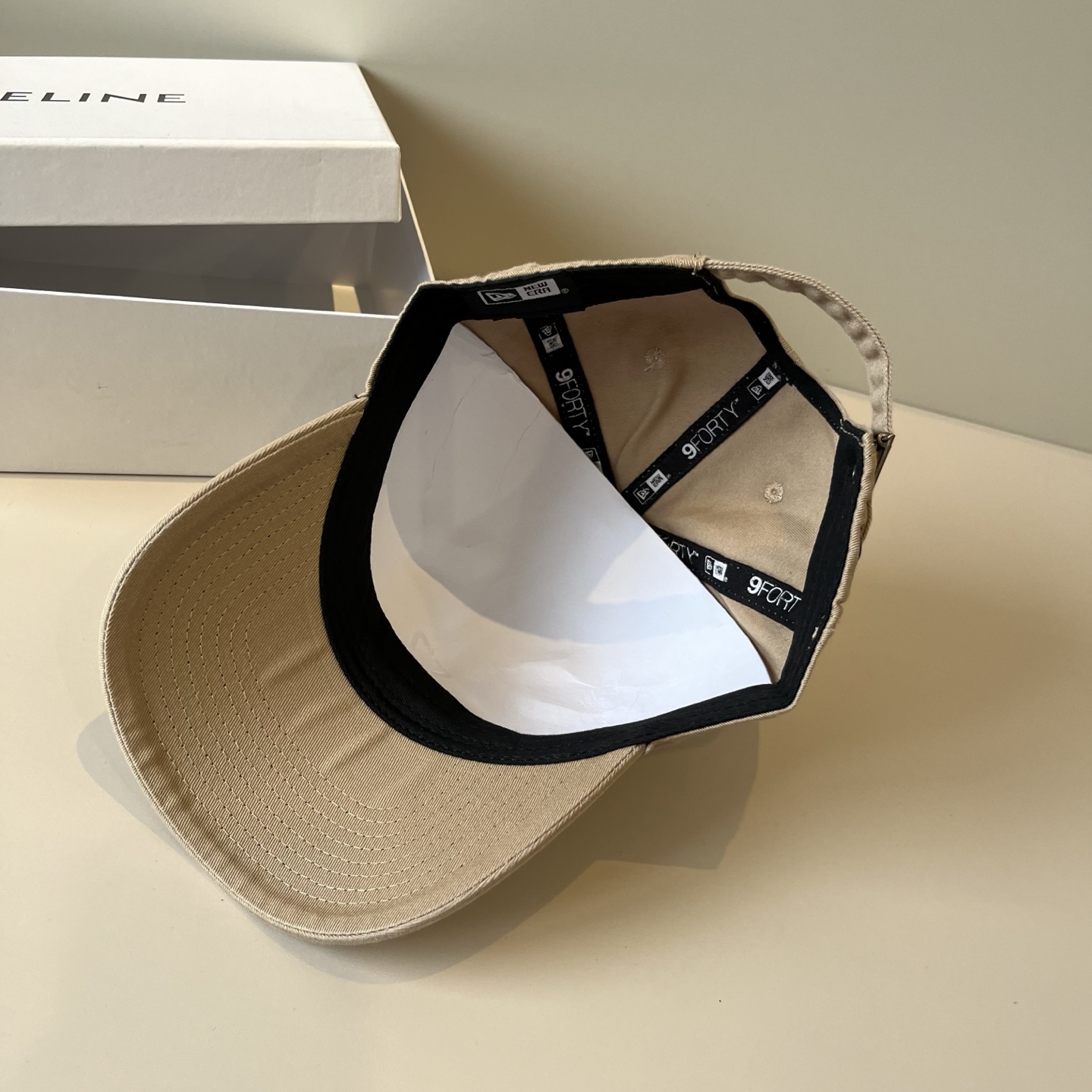 
韩国正品MLB棒球帽。最新最火的帽子就在这👏👏最新款LA棒球帽刺绣男女情侣款鸭舌帽❗最新款，经典La小