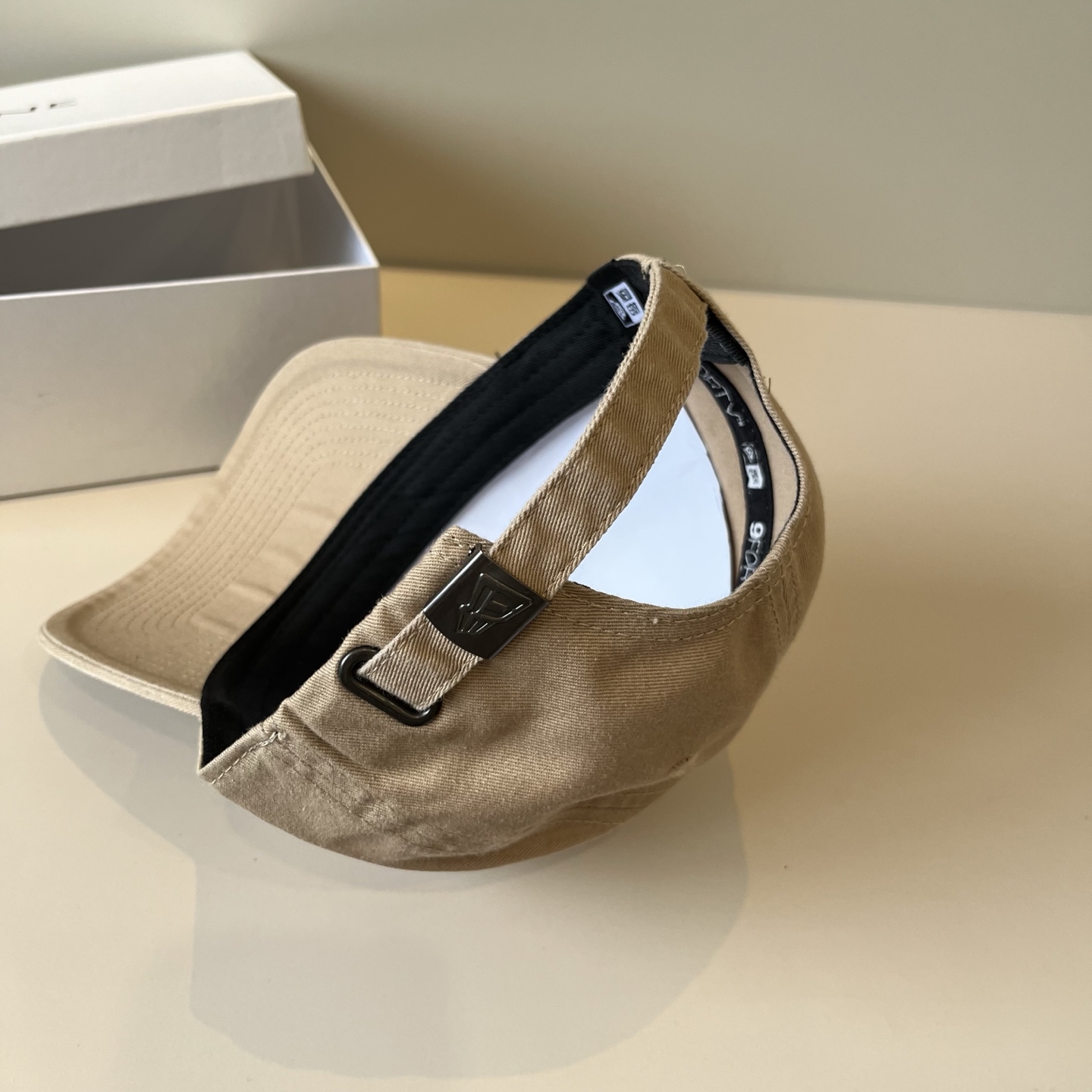 
韩国正品MLB棒球帽。最新最火的帽子就在这👏👏最新款LA棒球帽刺绣男女情侣款鸭舌帽❗最新款，经典La小