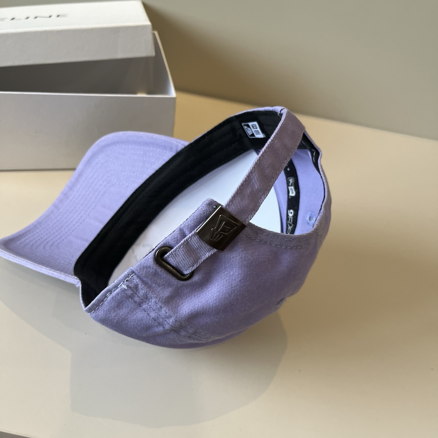 
韩国正品MLB棒球帽。最新最火的帽子就在这👏👏最新款LA棒球帽刺绣男女情侣款鸭舌帽❗最新款，经典La小