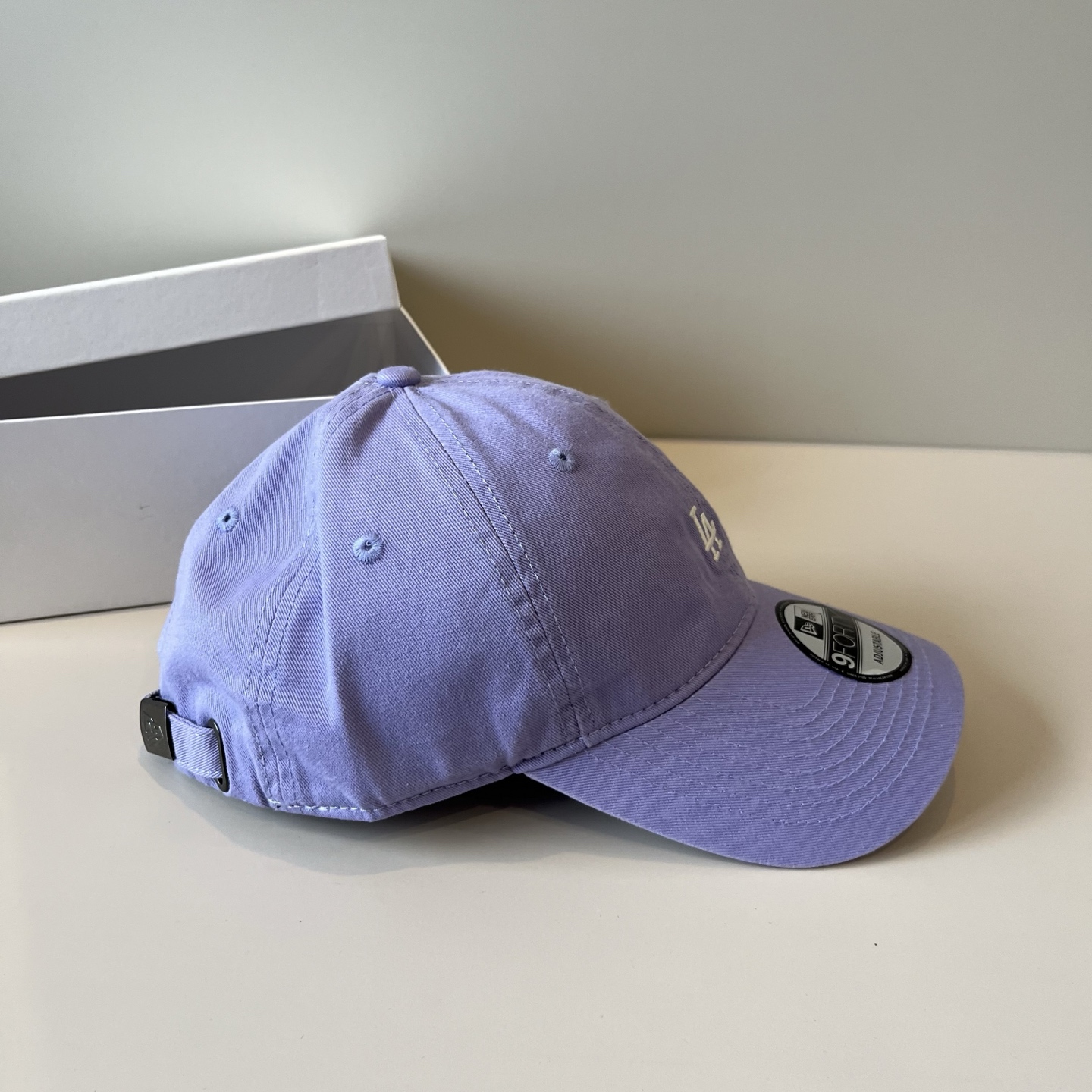 
韩国正品MLB棒球帽。最新最火的帽子就在这👏👏最新款LA棒球帽刺绣男女情侣款鸭舌帽❗最新款，经典La小