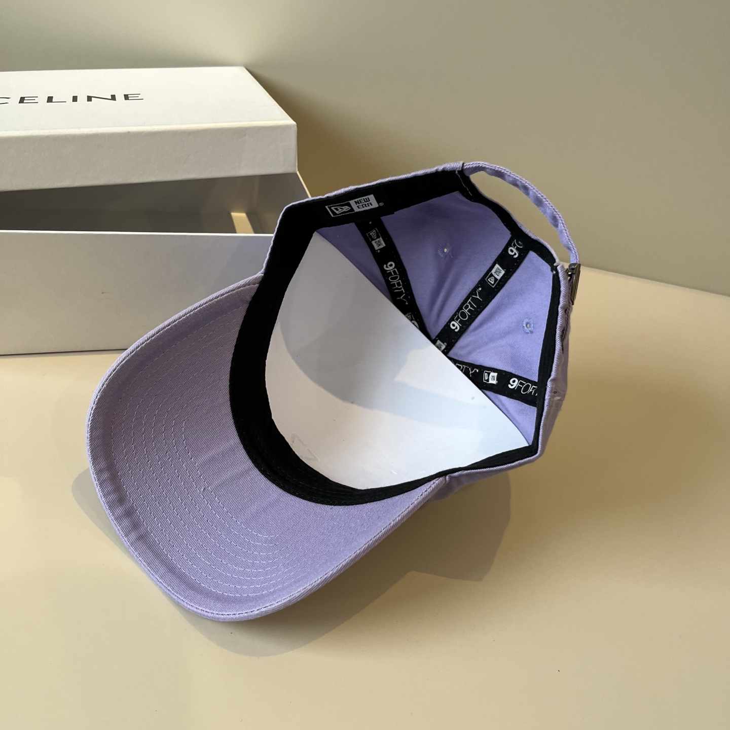 
韩国正品MLB棒球帽。最新最火的帽子就在这👏👏最新款LA棒球帽刺绣男女情侣款鸭舌帽❗最新款，经典La小