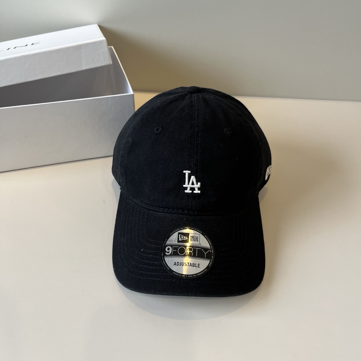 
韩国正品MLB棒球帽。最新最火的帽子就在这👏👏最新款LA棒球帽刺绣男女情侣款鸭舌帽❗最新款，经典La小