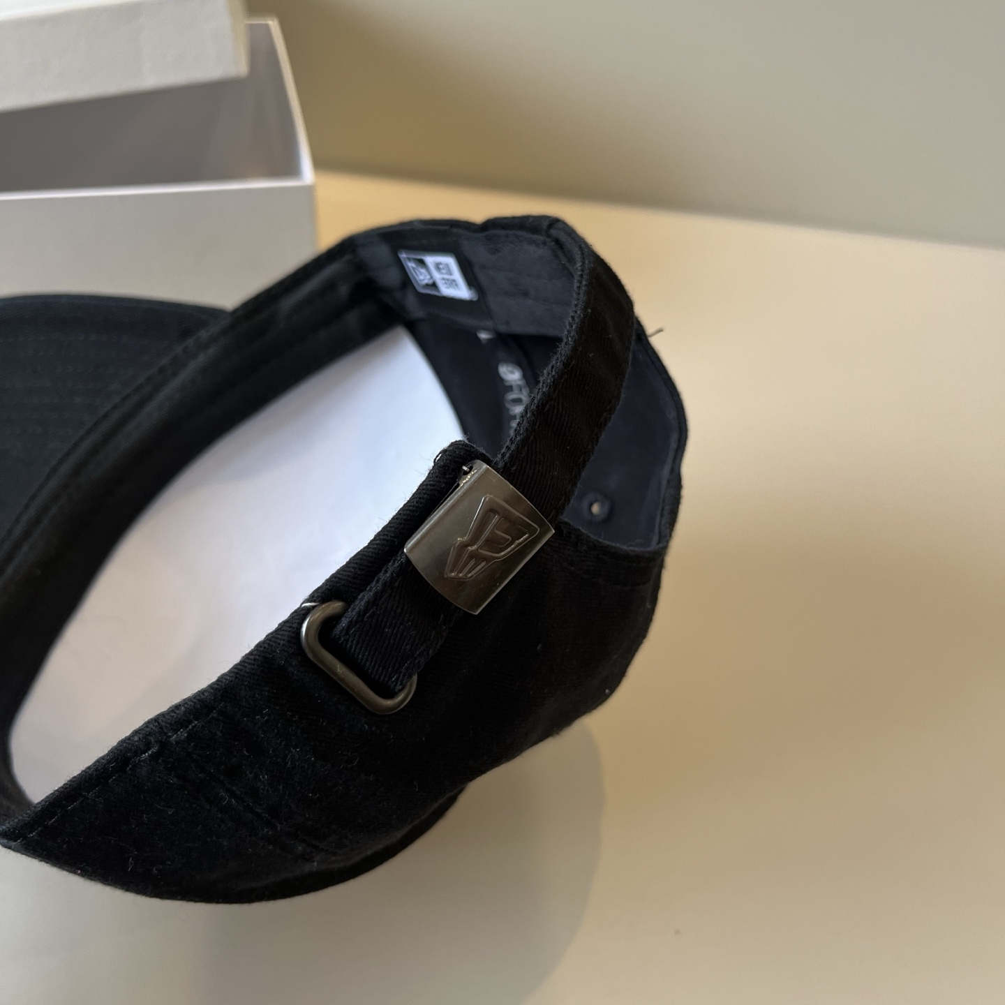 
韩国正品MLB棒球帽。最新最火的帽子就在这👏👏最新款LA棒球帽刺绣男女情侣款鸭舌帽❗最新款，经典La小