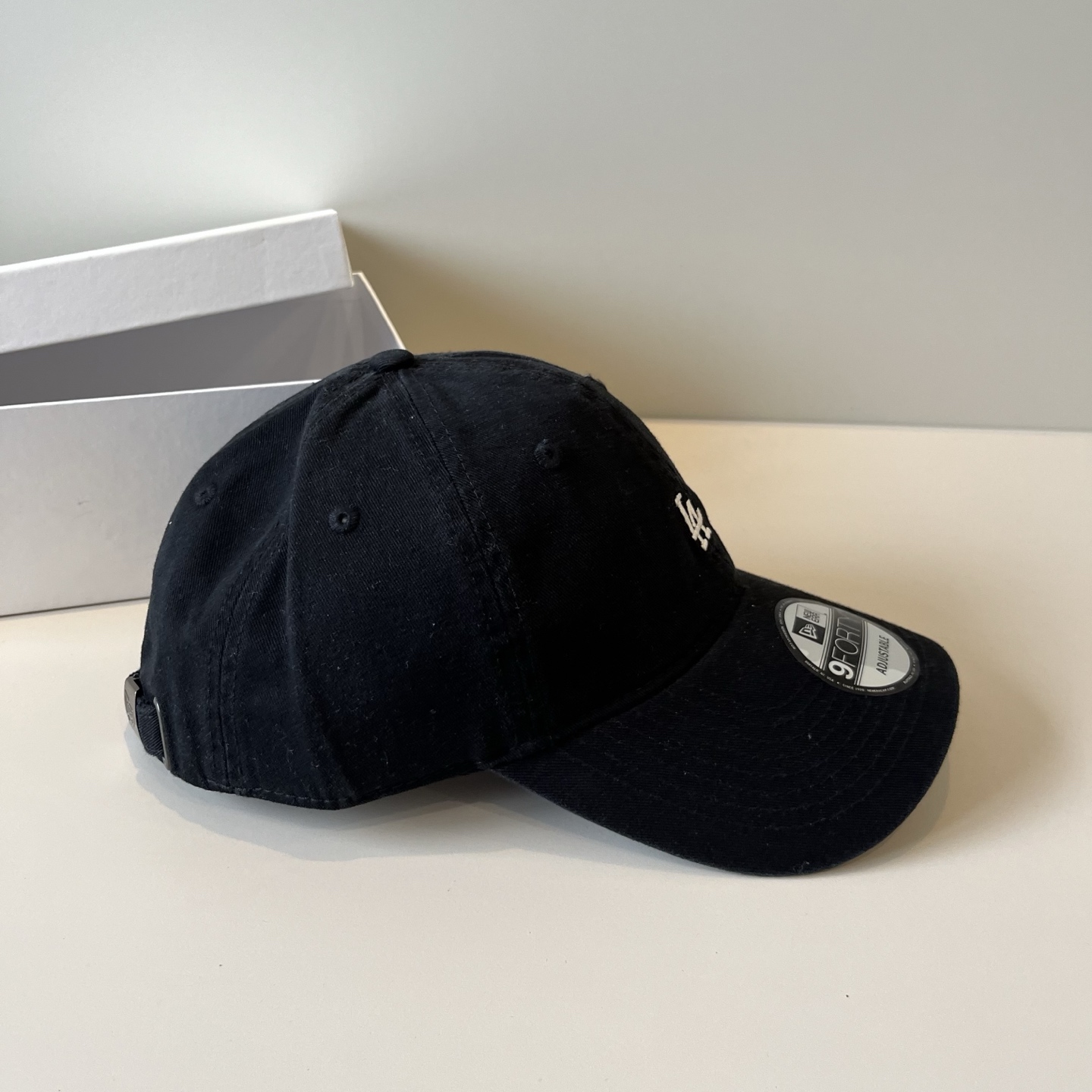 
韩国正品MLB棒球帽。最新最火的帽子就在这👏👏最新款LA棒球帽刺绣男女情侣款鸭舌帽❗最新款，经典La小