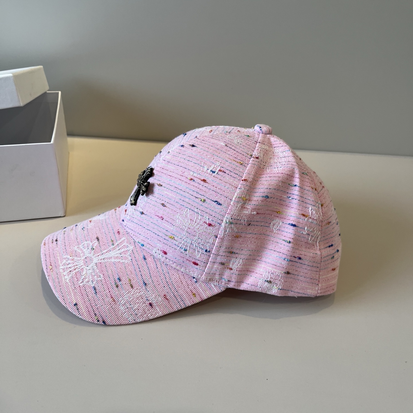  克罗心最新时尚前卫的休闲设计风格，戴上头就是这样好看看哦，做工精细，男女同款！