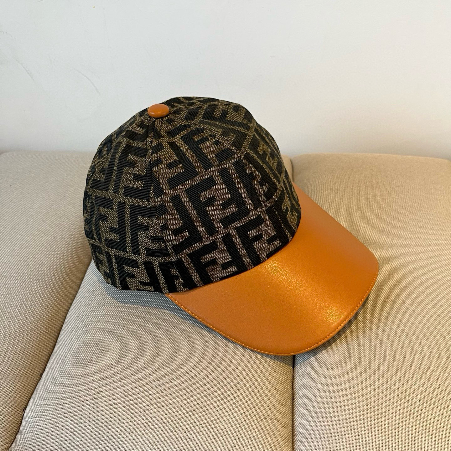   FENDI芬迪 老花系列棒球帽🧢 经典FF中古单品，气质穿搭单品，质量杠杠👍