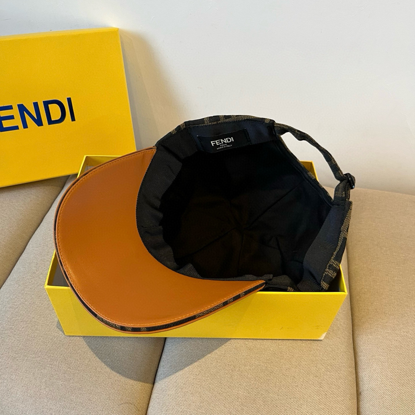   FENDI芬迪 老花系列棒球帽🧢 经典FF中古单品，气质穿搭单品，质量杠杠👍