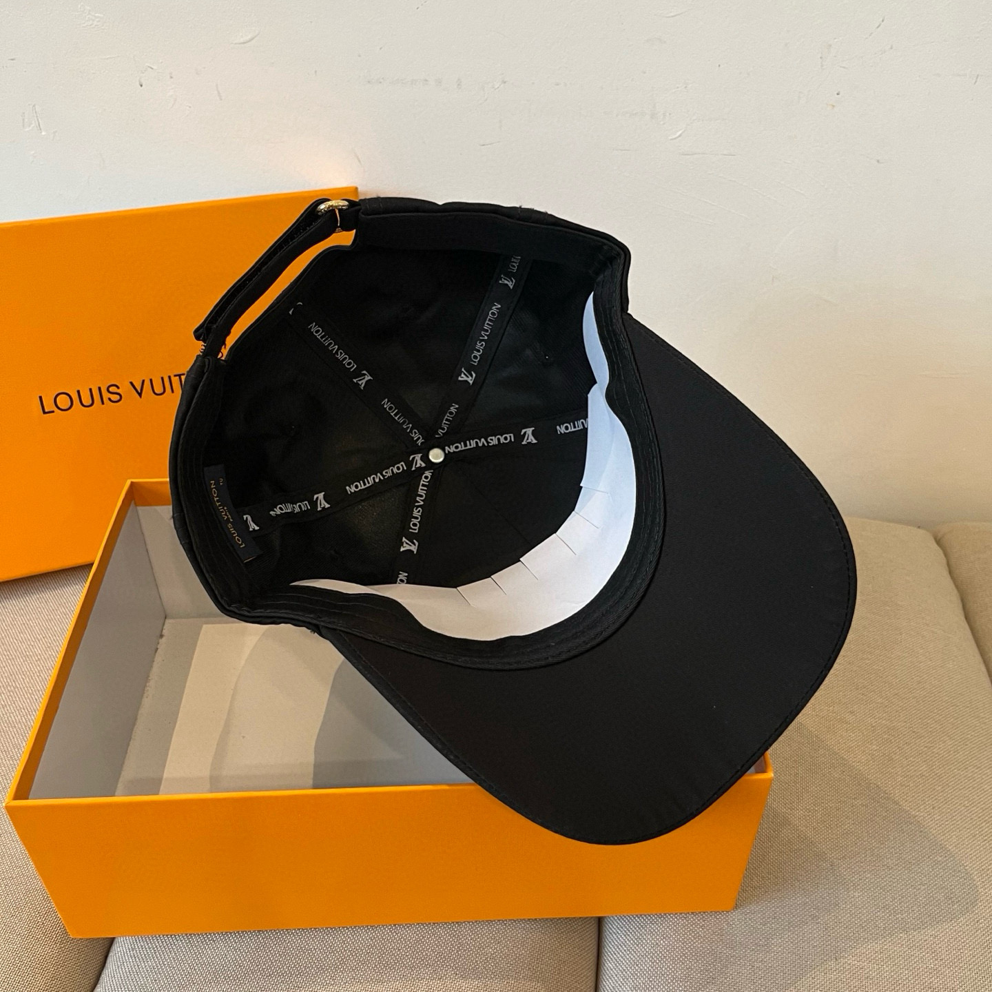 🧢路易威登棒球帽 LouisVuitton😍新款LV棒球帽，重工打造♥️高端大气，百搭款🤗男女通用！跑量