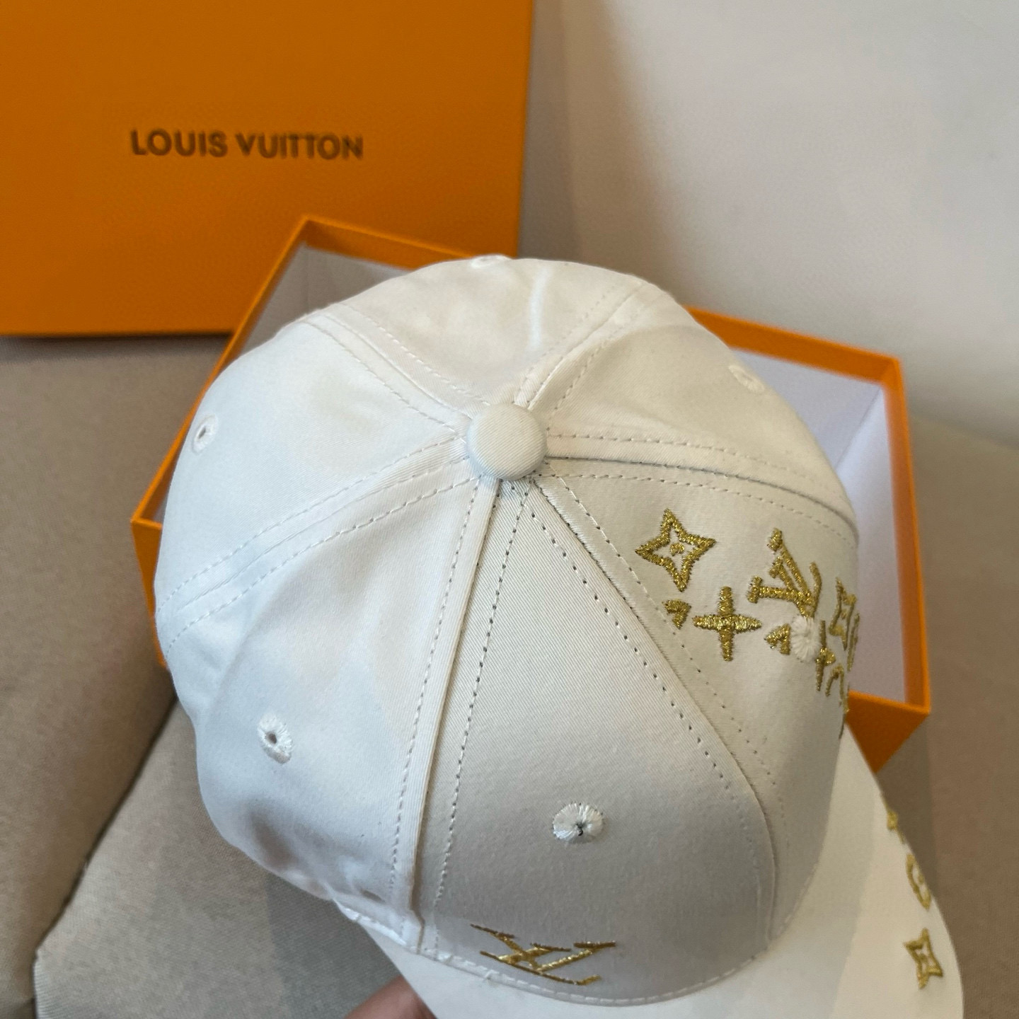 🧢路易威登棒球帽 LouisVuitton😍新款LV棒球帽，重工打造♥️高端大气，百搭款🤗男女通用！跑量