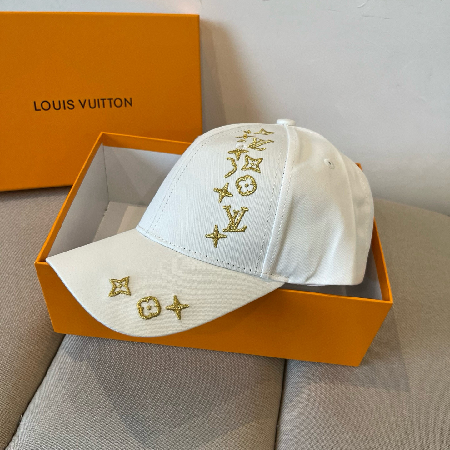 🧢路易威登棒球帽 LouisVuitton😍新款LV棒球帽，重工打造♥️高端大气，百搭款🤗男女通用！跑量