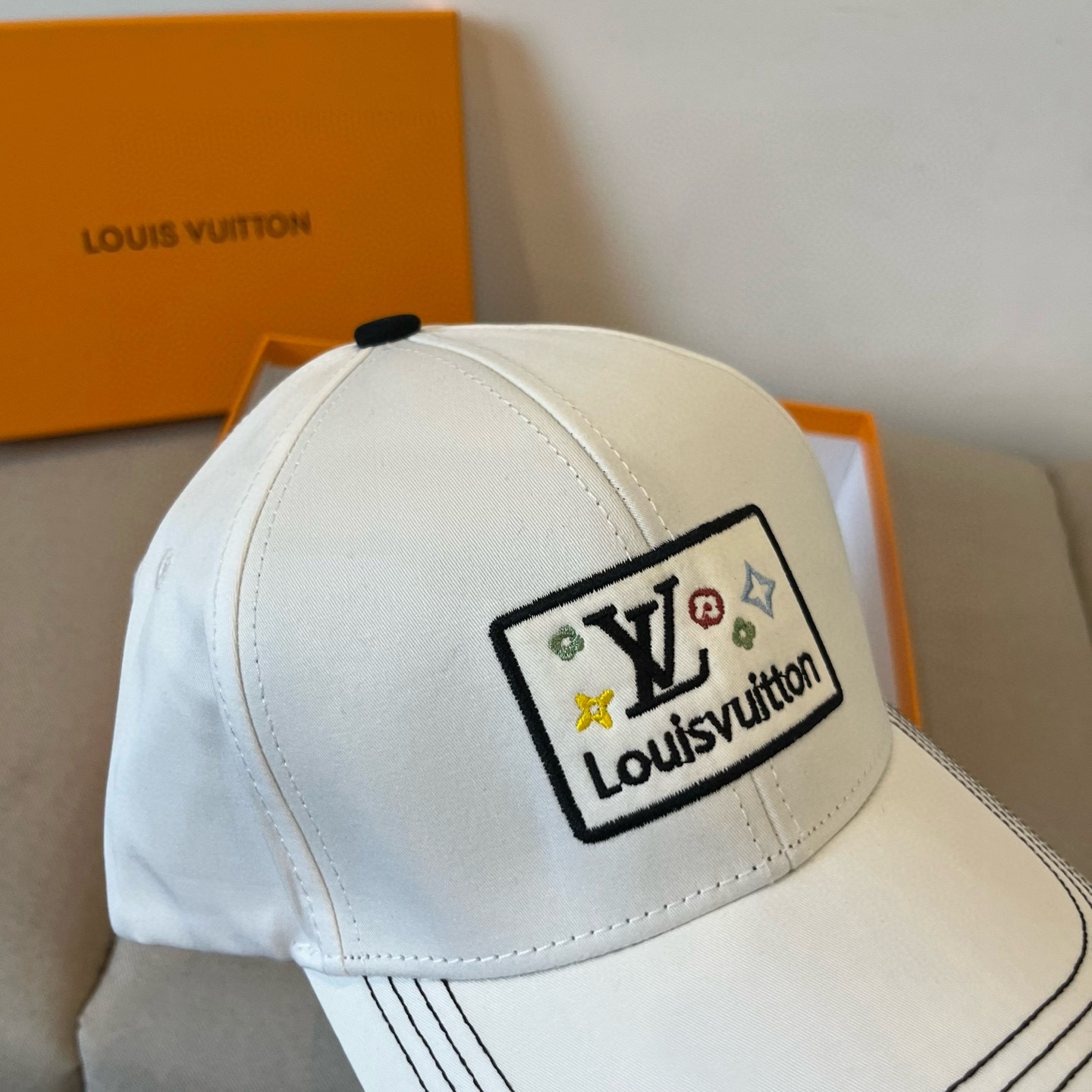🧢路易威登棒球帽 LouisVuitton😍新款LV棒球帽，重工打造♥️高端大气，百搭款🤗男女通用！跑量