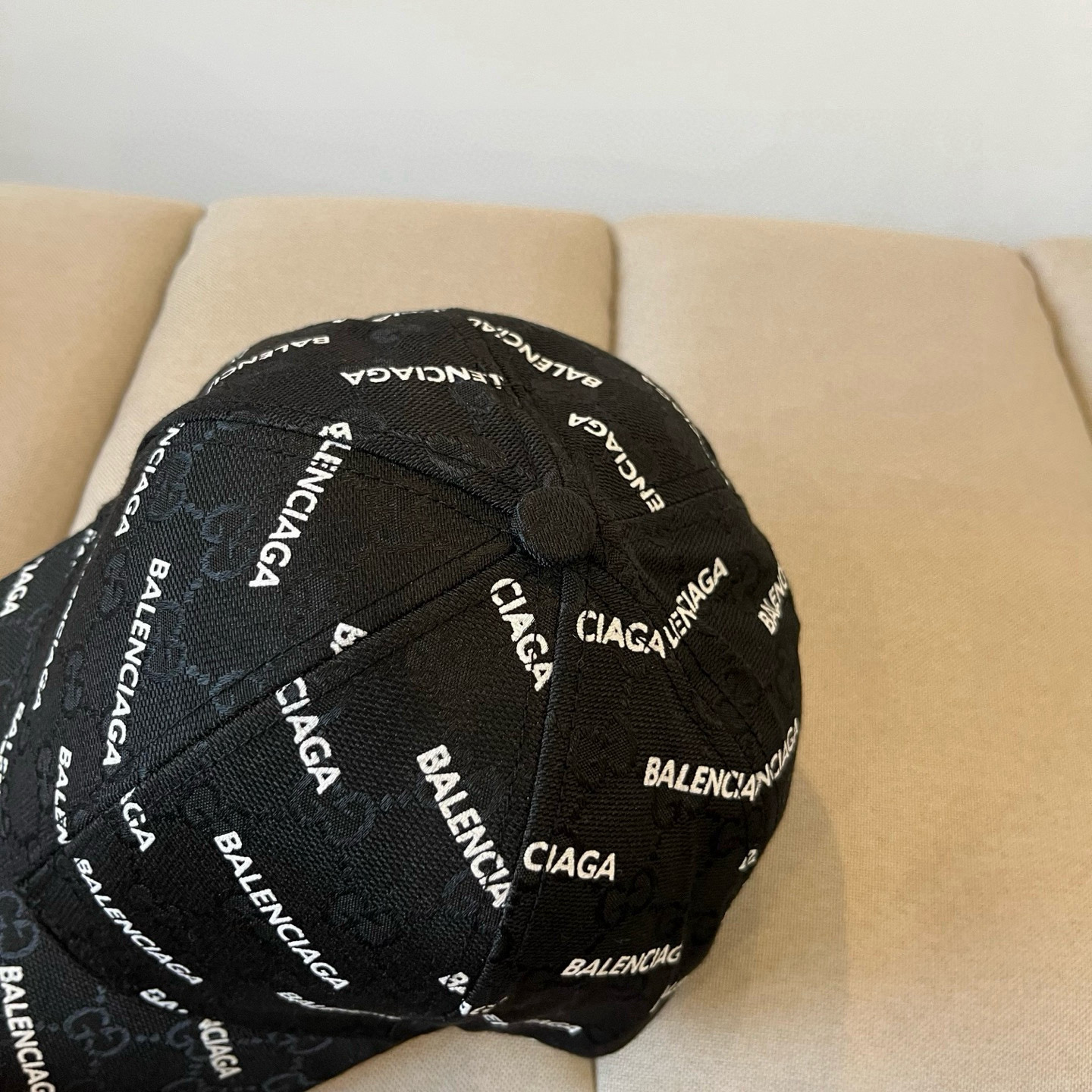  BALENCIAGA巴黎世家新款logo棒球帽，很酷的色系，男女佩戴都有不同style，第一批抢先出货