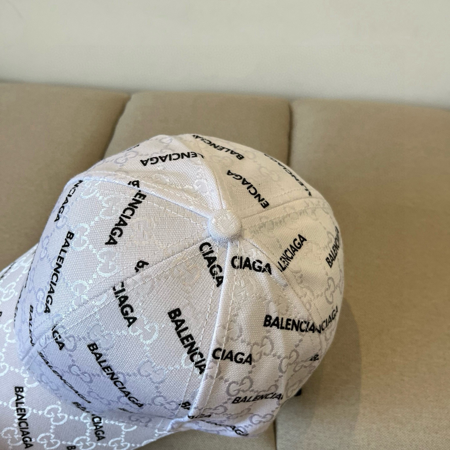  BALENCIAGA巴黎世家新款logo棒球帽，很酷的色系，男女佩戴都有不同style，第一批抢先出货