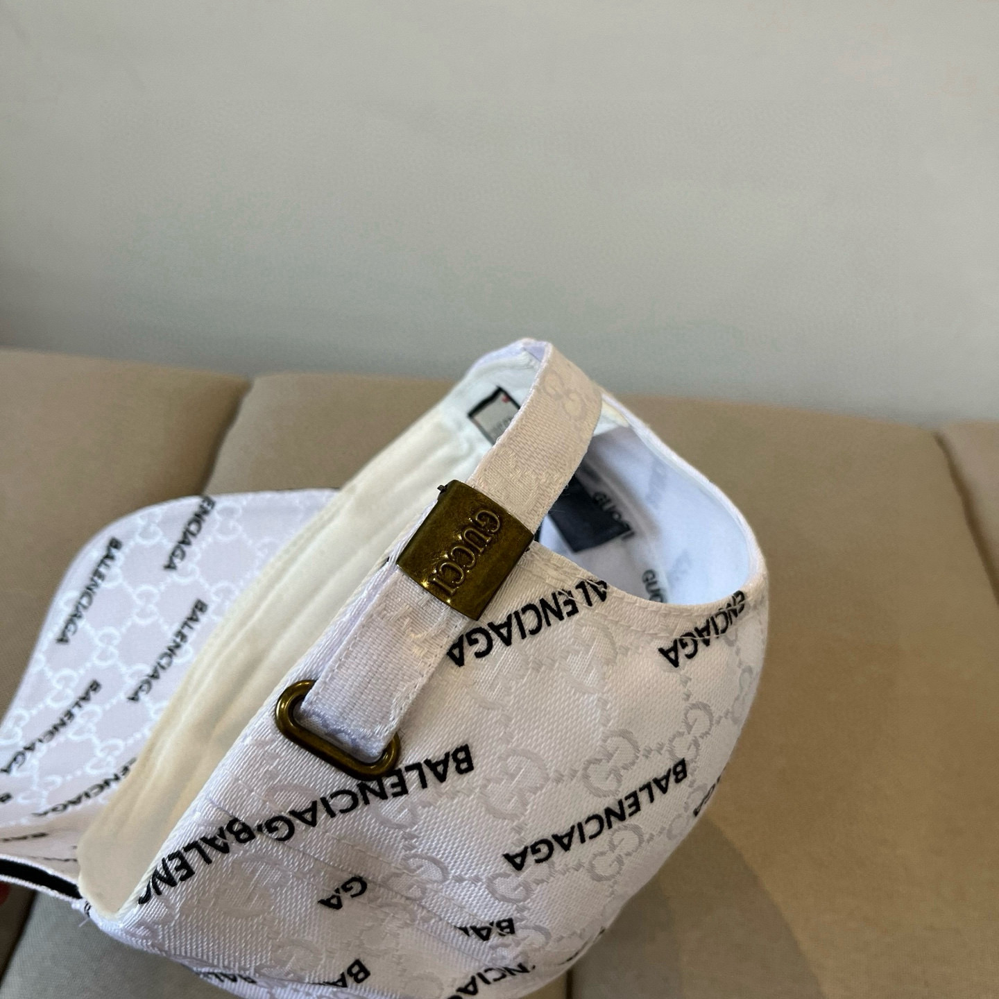  BALENCIAGA巴黎世家新款logo棒球帽，很酷的色系，男女佩戴都有不同style，第一批抢先出货