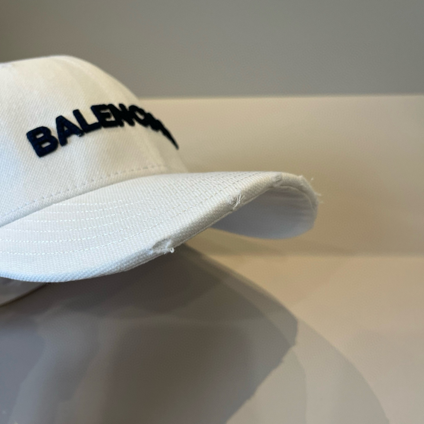  BALENCIAGA巴黎世家新款logo棒球帽，很酷的色系，男女佩戴都有不同style，第一批抢先出货