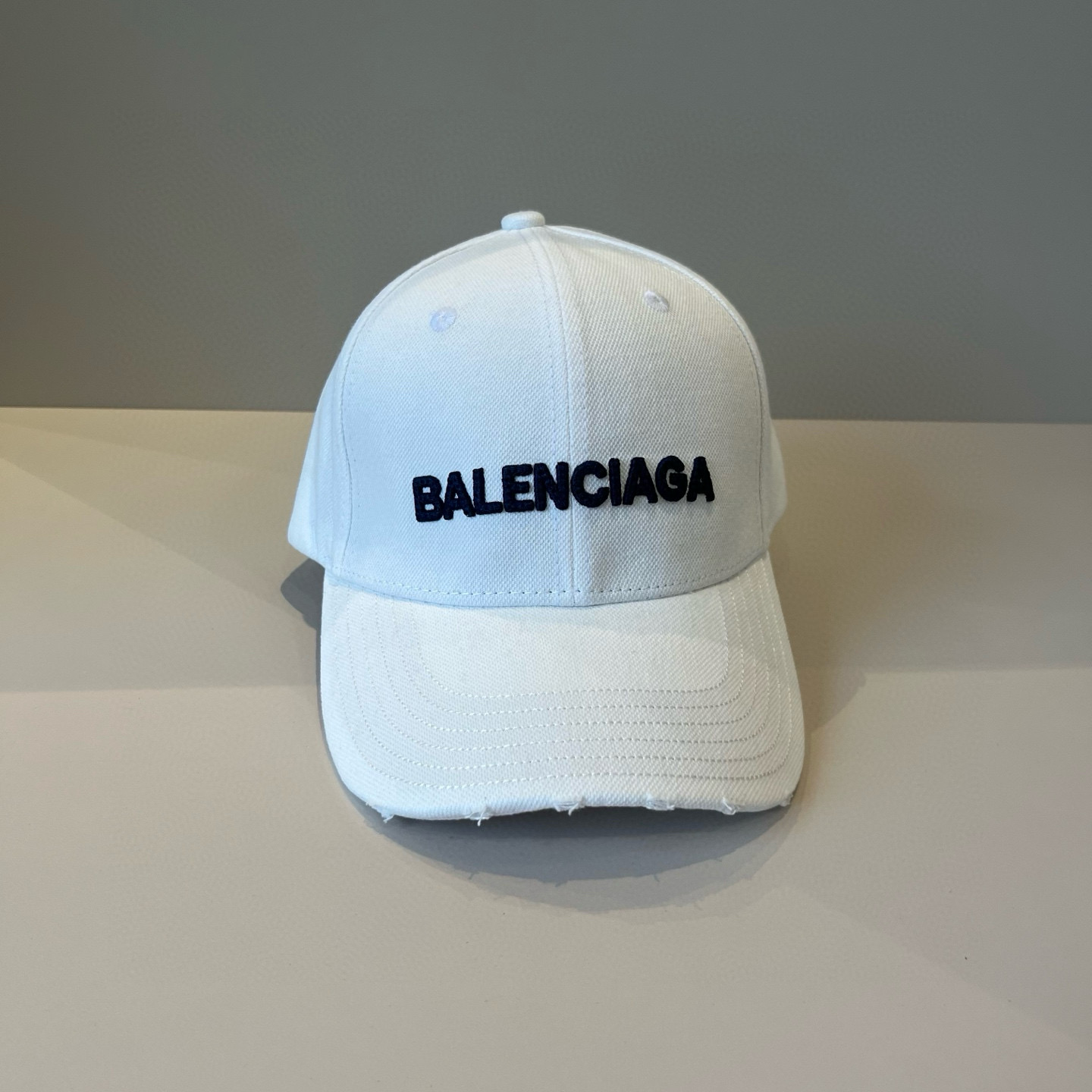  BALENCIAGA巴黎世家新款logo棒球帽，很酷的色系，男女佩戴都有不同style，第一批抢先出货