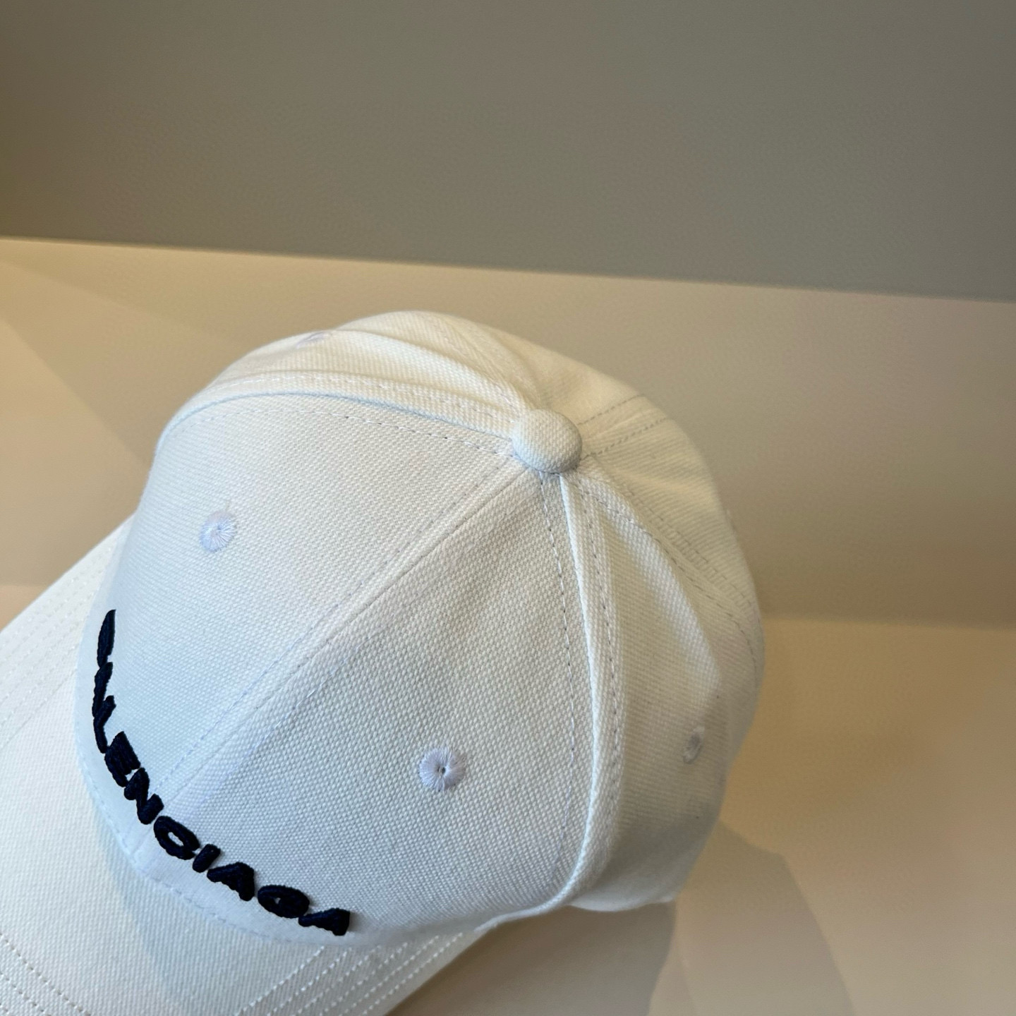  BALENCIAGA巴黎世家新款logo棒球帽，很酷的色系，男女佩戴都有不同style，第一批抢先出货