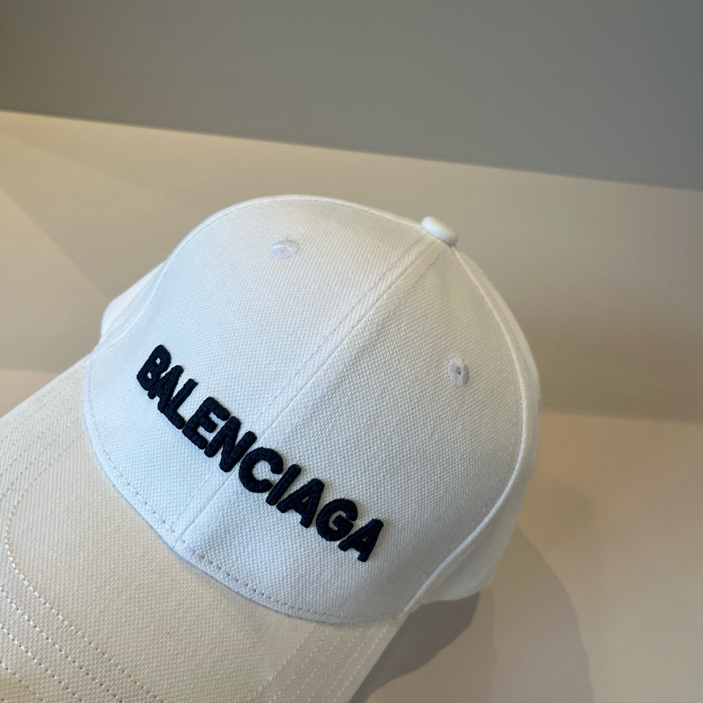  BALENCIAGA巴黎世家新款logo棒球帽，很酷的色系，男女佩戴都有不同style，第一批抢先出货