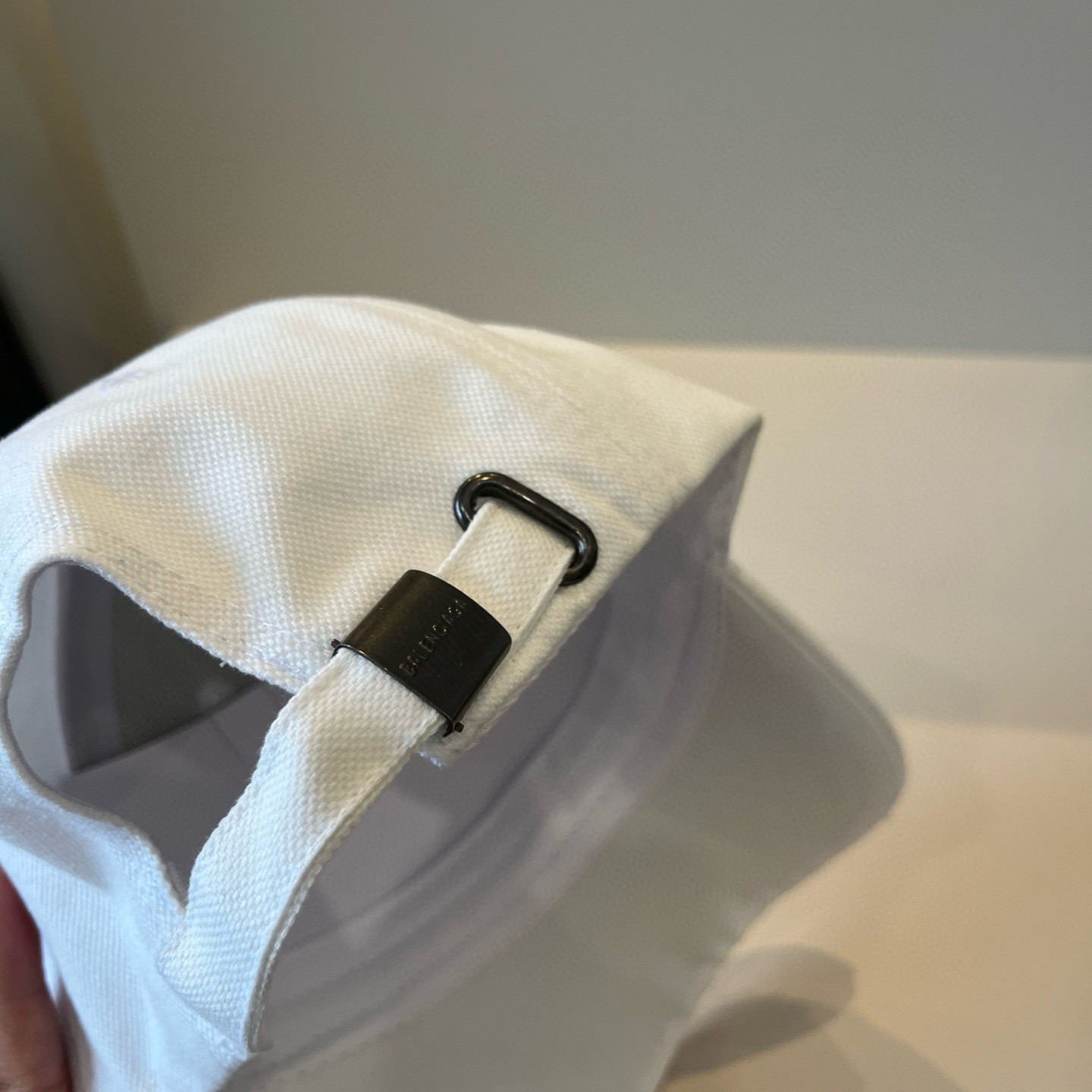  BALENCIAGA巴黎世家新款logo棒球帽，很酷的色系，男女佩戴都有不同style，第一批抢先出货