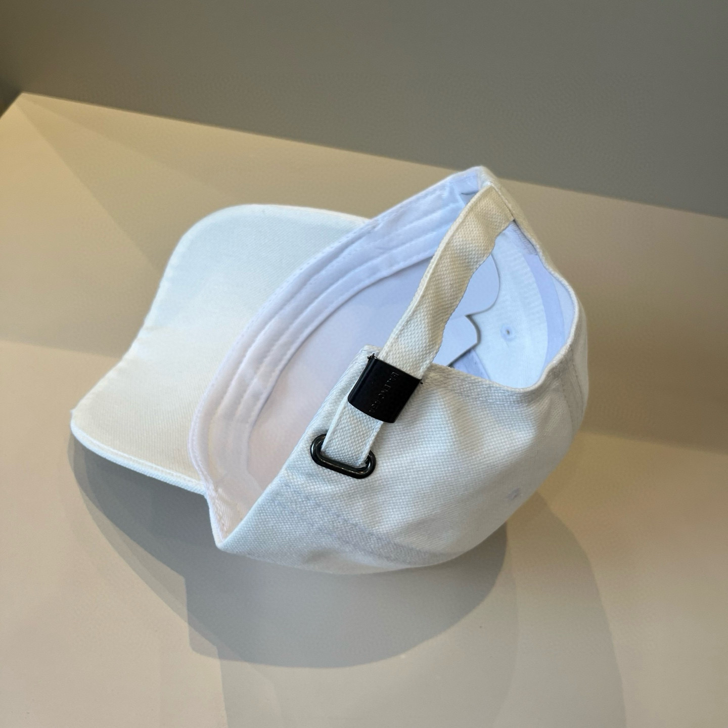  BALENCIAGA巴黎世家新款logo棒球帽，很酷的色系，男女佩戴都有不同style，第一批抢先出货