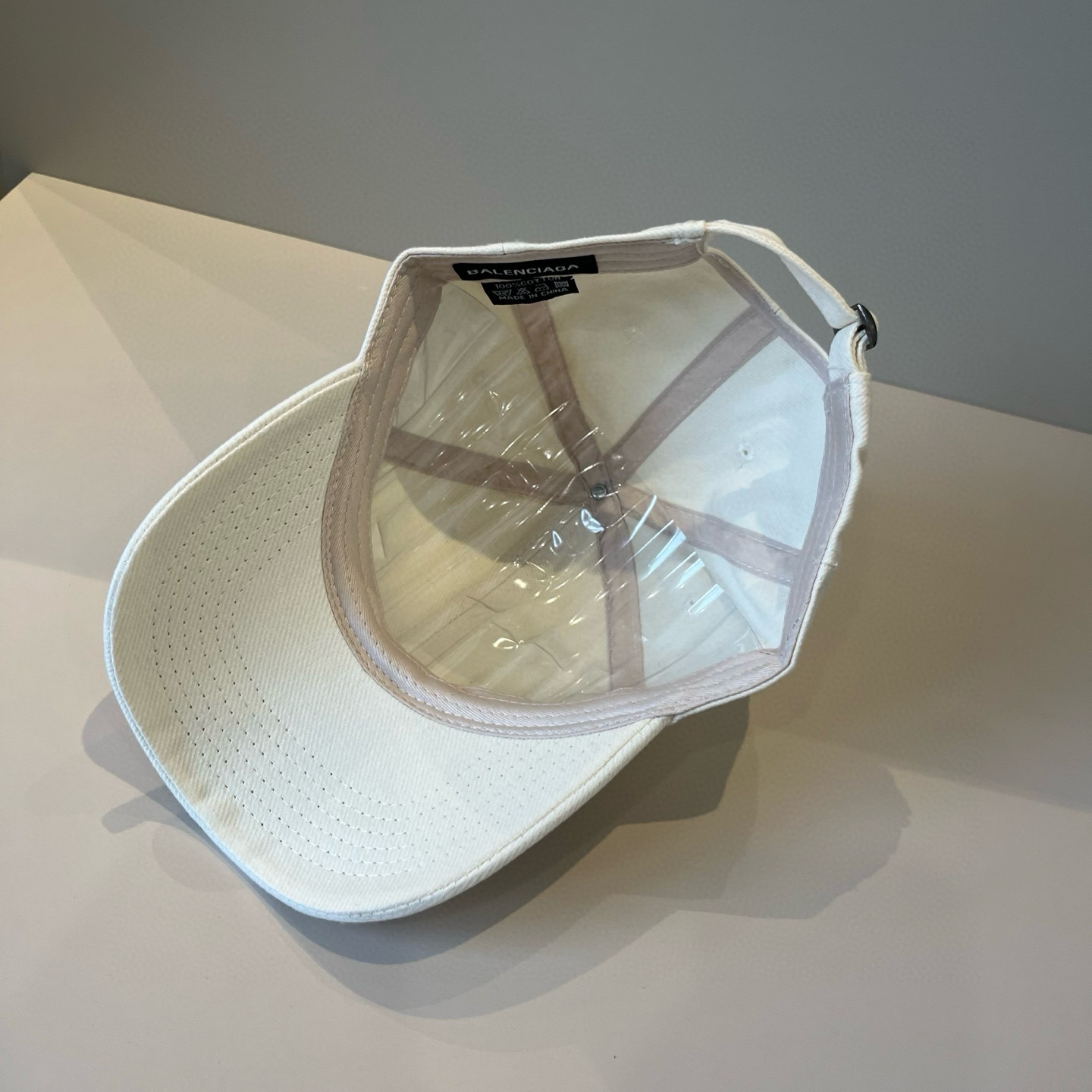  BALENCIAGA巴黎世家新款logo棒球帽，很酷的色系，男女佩戴都有不同style，第一批抢先出货