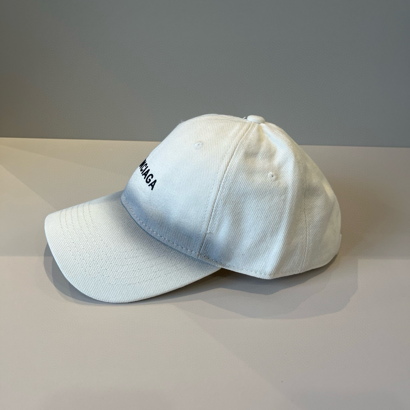  BALENCIAGA巴黎世家新款logo棒球帽，很酷的色系，男女佩戴都有不同style，第一批抢先出货