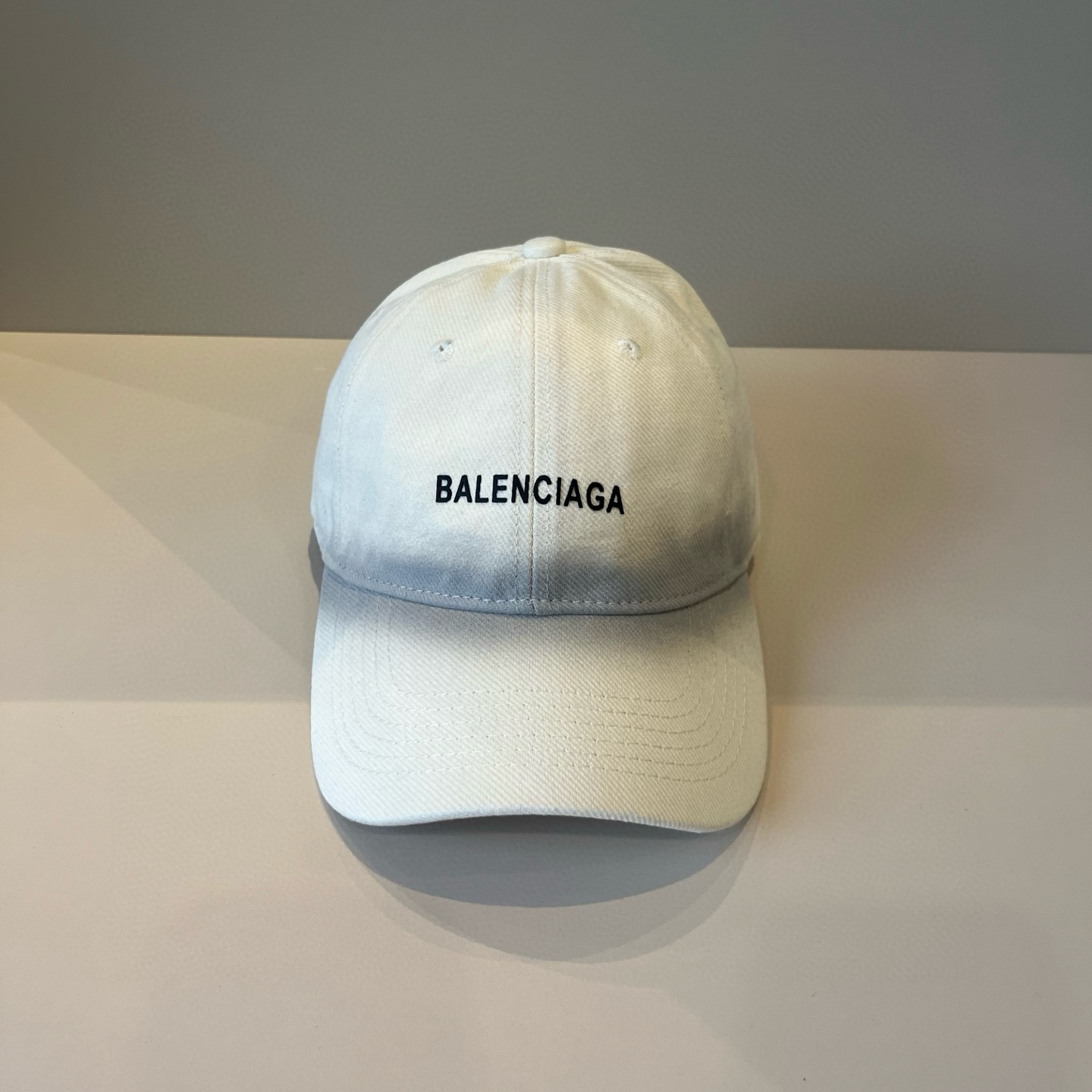  BALENCIAGA巴黎世家新款logo棒球帽，很酷的色系，男女佩戴都有不同style，第一批抢先出货