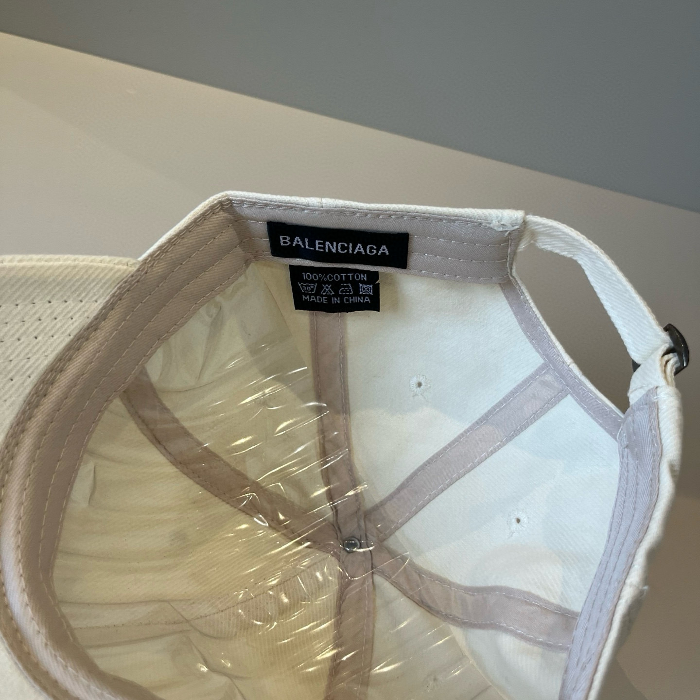  BALENCIAGA巴黎世家新款logo棒球帽，很酷的色系，男女佩戴都有不同style，第一批抢先出货