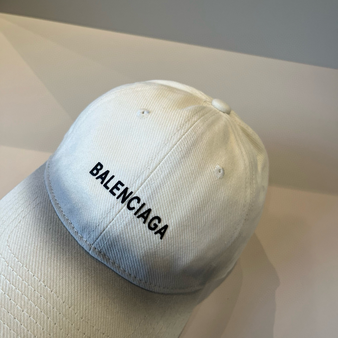  BALENCIAGA巴黎世家新款logo棒球帽，很酷的色系，男女佩戴都有不同style，第一批抢先出货