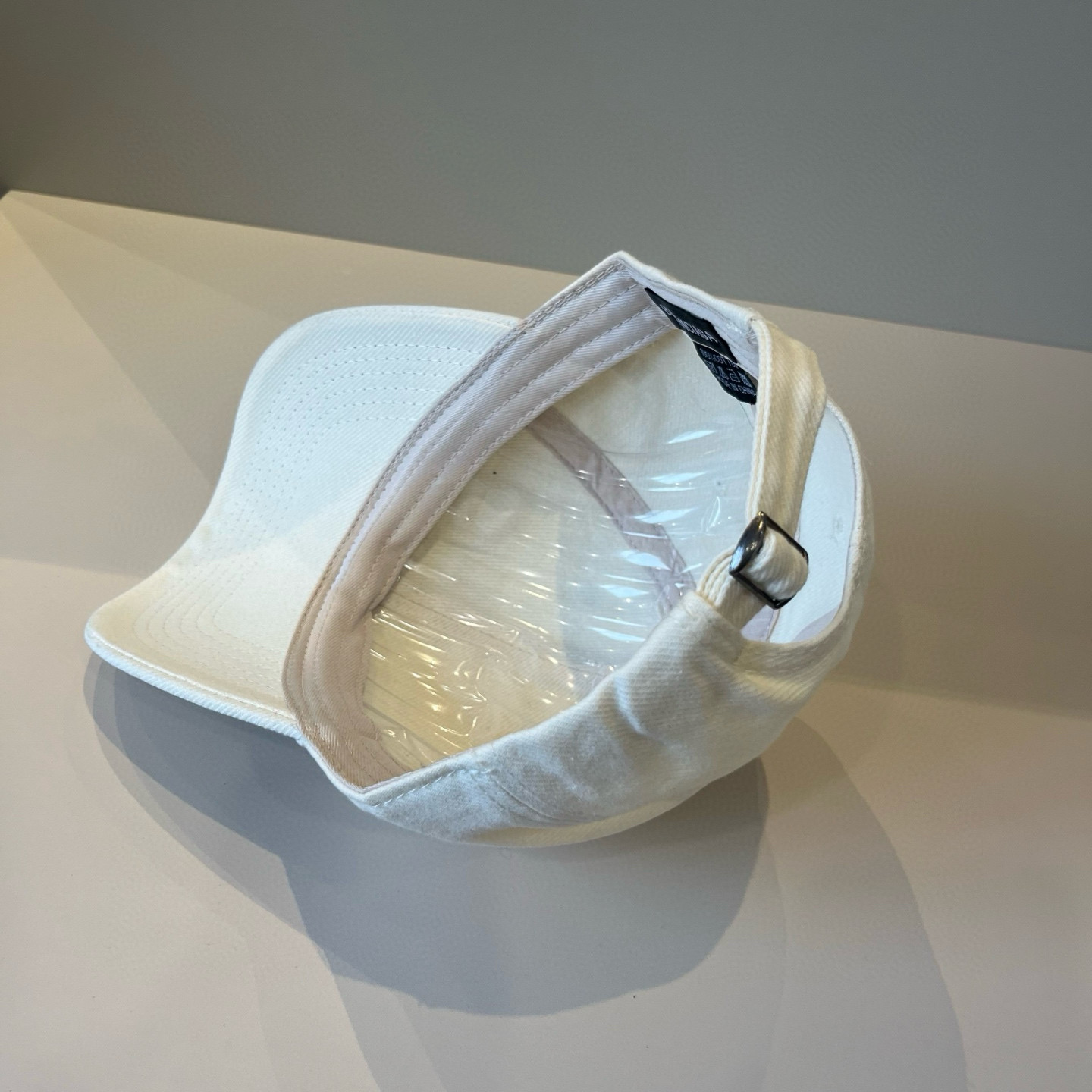  BALENCIAGA巴黎世家新款logo棒球帽，很酷的色系，男女佩戴都有不同style，第一批抢先出货