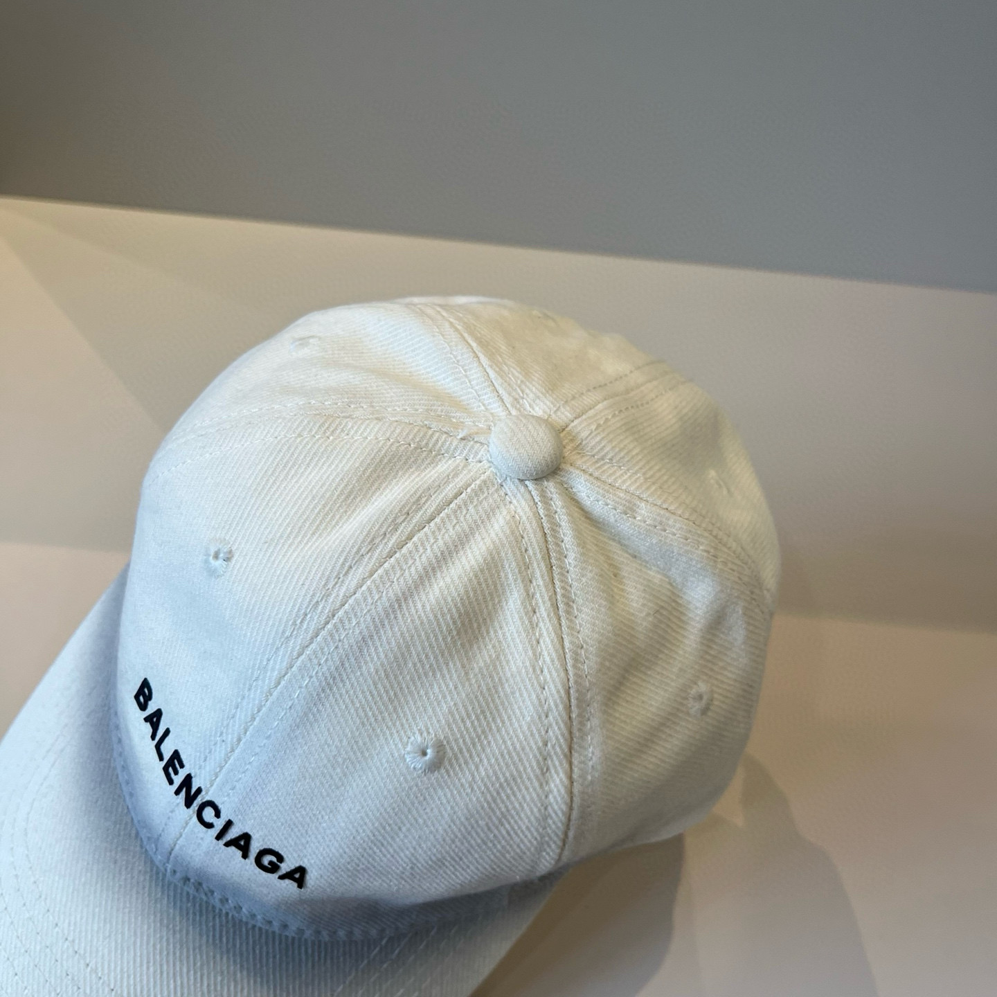  BALENCIAGA巴黎世家新款logo棒球帽，很酷的色系，男女佩戴都有不同style，第一批抢先出货