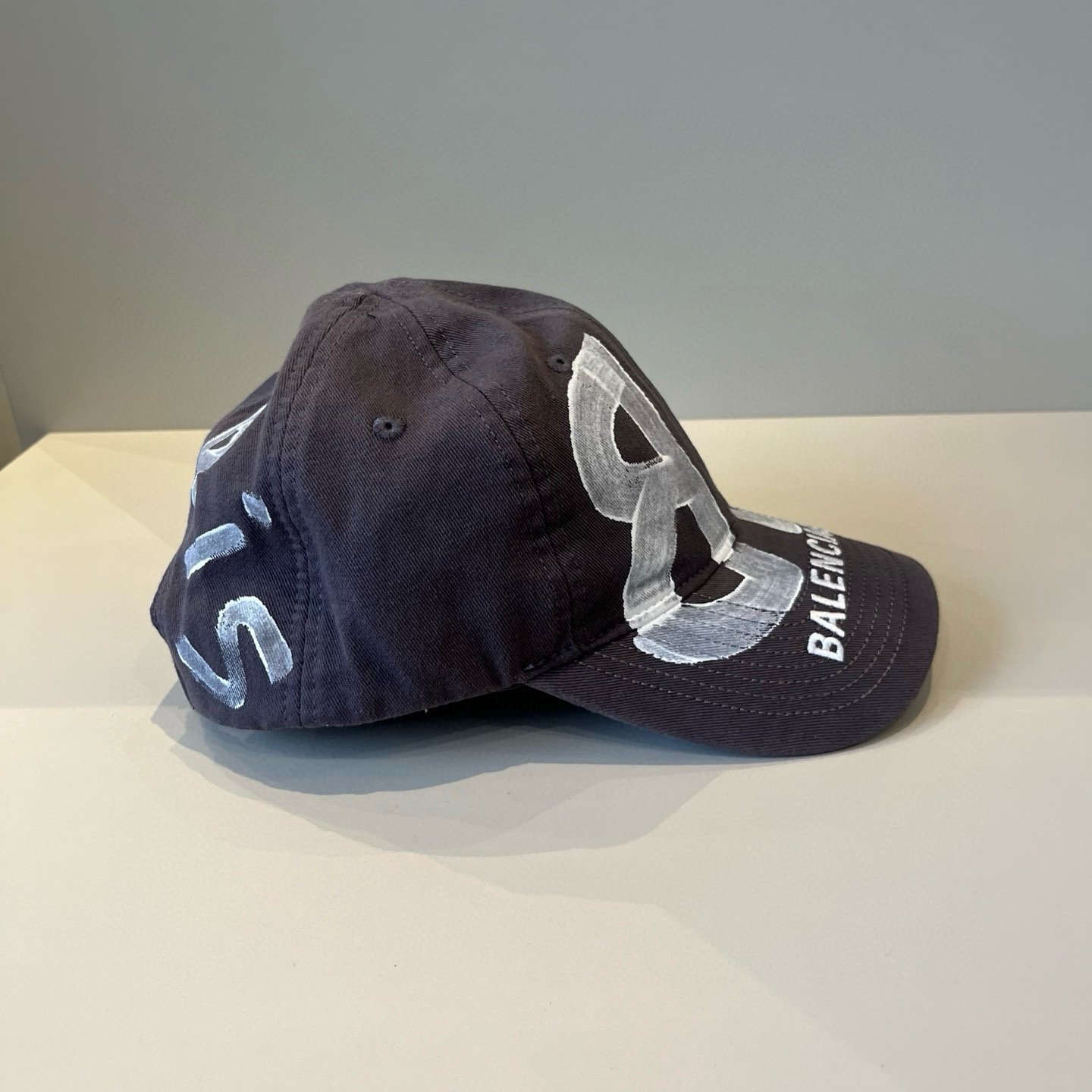  BALENCIAGA巴黎世家新款logo棒球帽，很酷的色系，男女佩戴都有不同style，第一批抢先出货