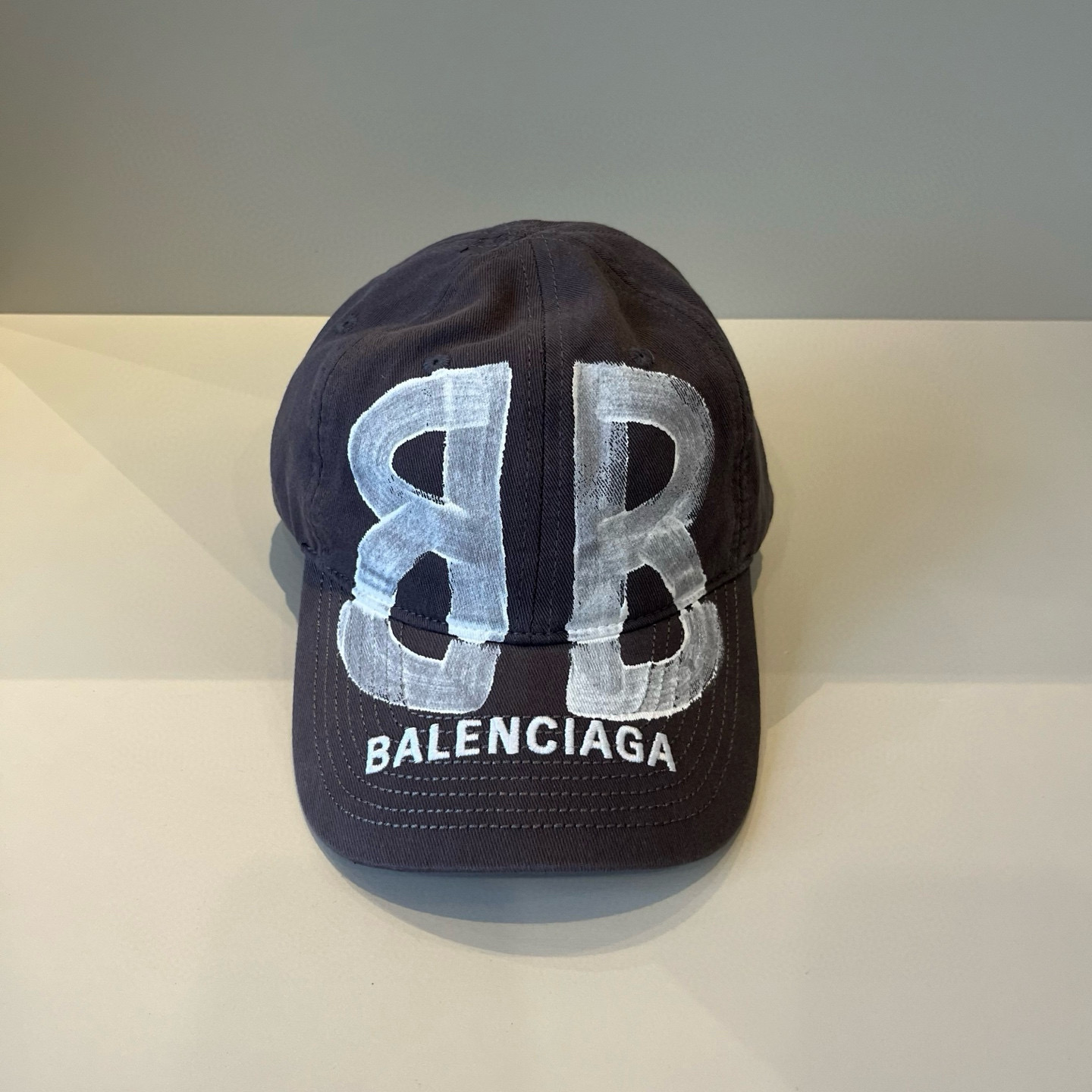  BALENCIAGA巴黎世家新款logo棒球帽，很酷的色系，男女佩戴都有不同style，第一批抢先出货